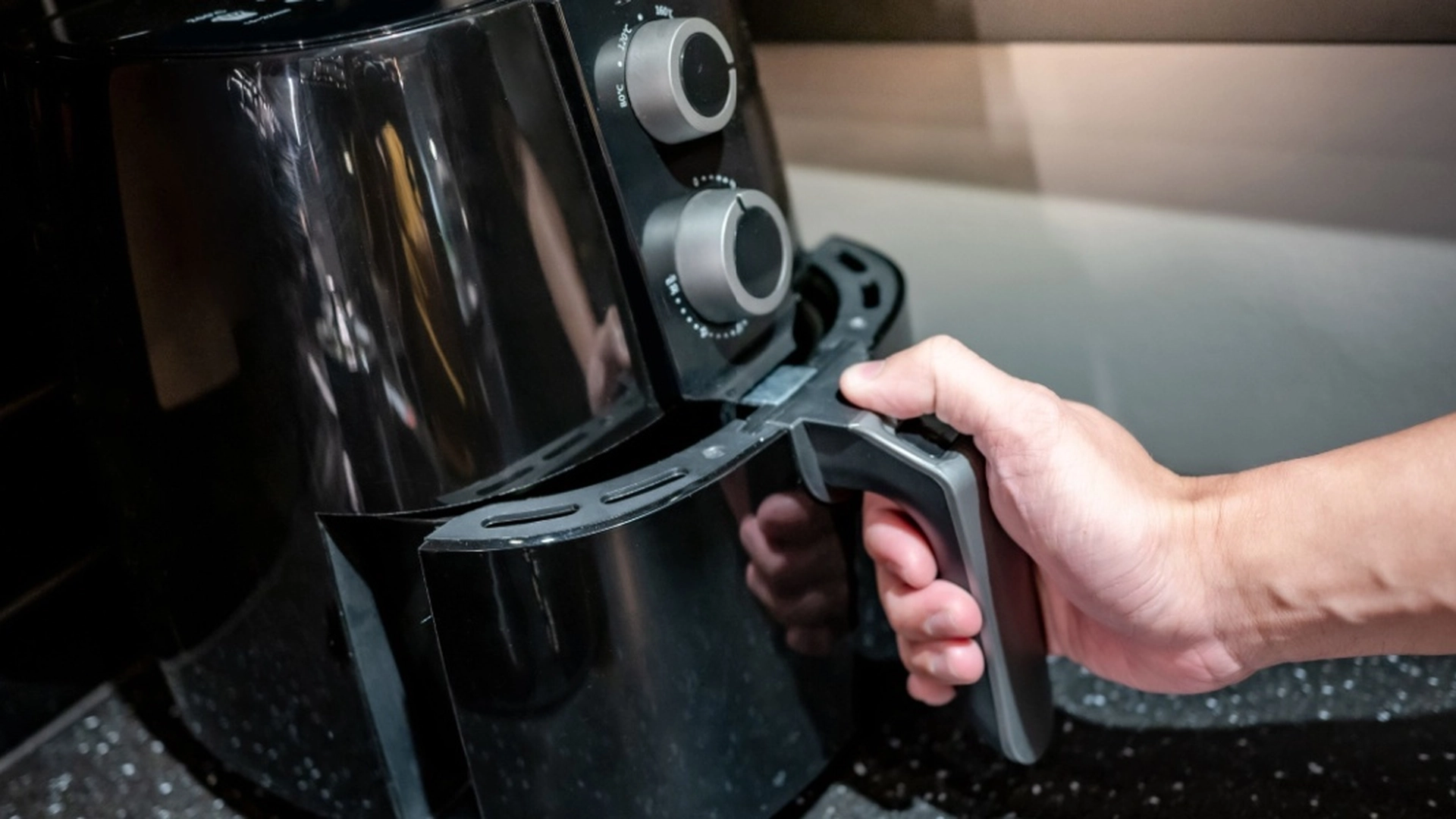 Denne bisarre trenden sprer seg: Folk bruker nå airfryer til dette også