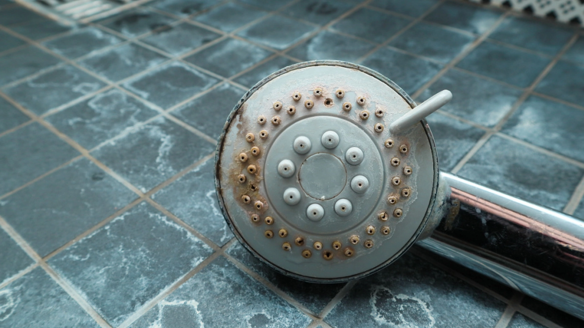 Dropp eddiken: Denne vanlige gjenstanden i hjemmet gjør en forskjell – og lukter godt