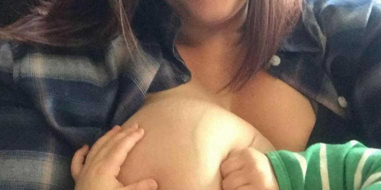 Mor til seks tar et ammende bilde av seg selv – men holde et øye med babyens hånd