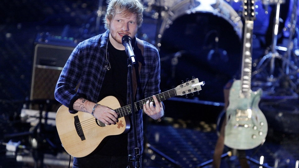 Etter sykdomsavsløringen: Nå hylles Ed Sheeran