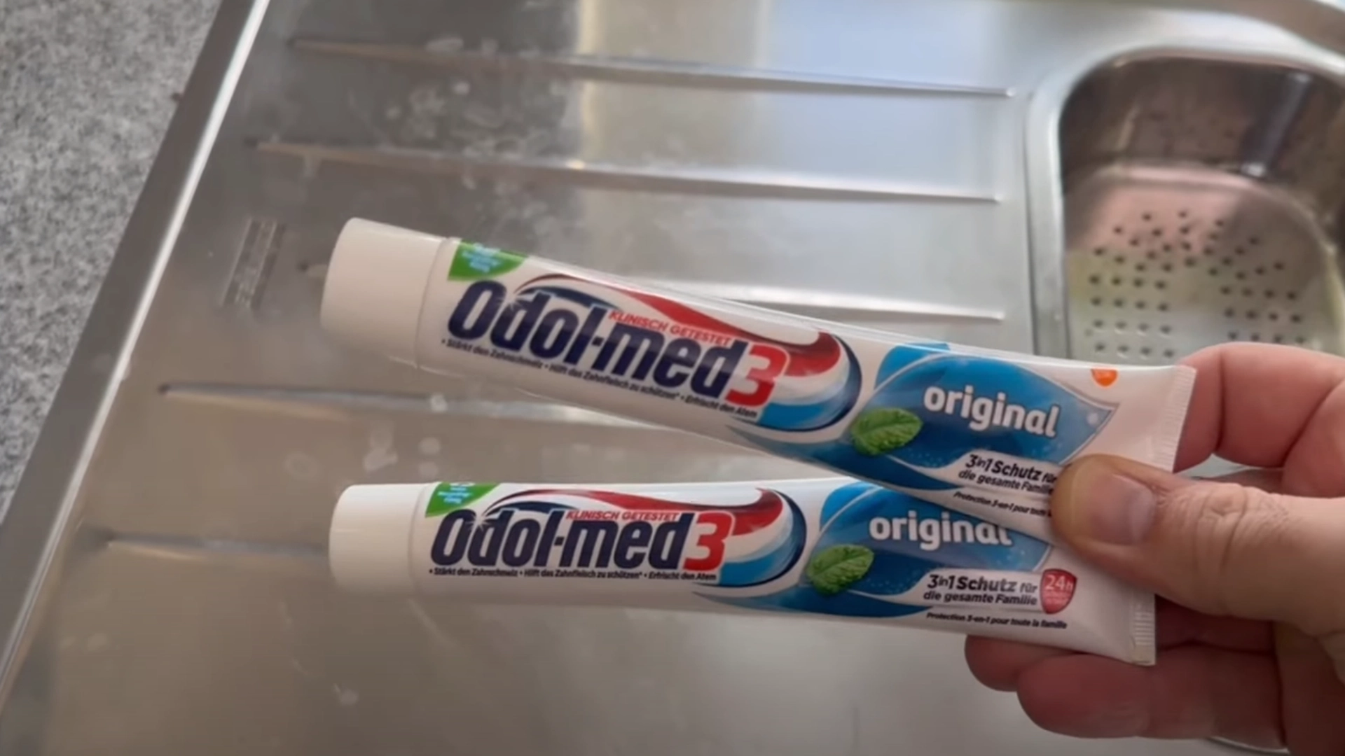 De fleste har tannkrem på badet: Den er gull verdt på kjøkkenet