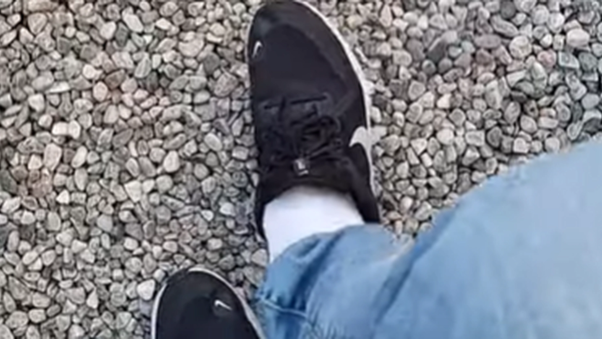 Tar du av deg skoene uten å bruke hendene? Her er hva det sier om deg