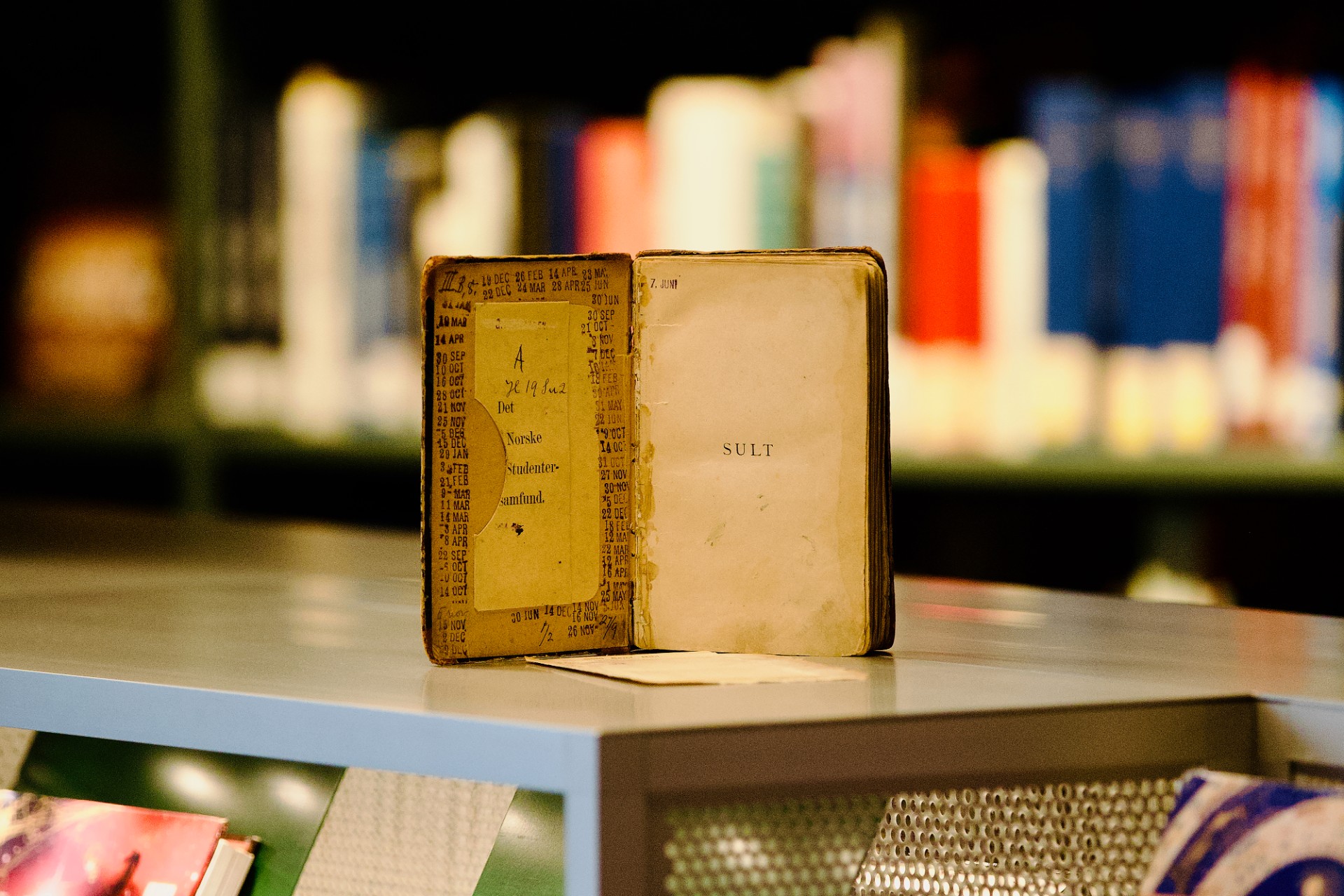 Kvinne leverte tilbake førsteutgave av «Sult» på biblioteket etter 107 år: Hva tror du hun fikk i gebyr?