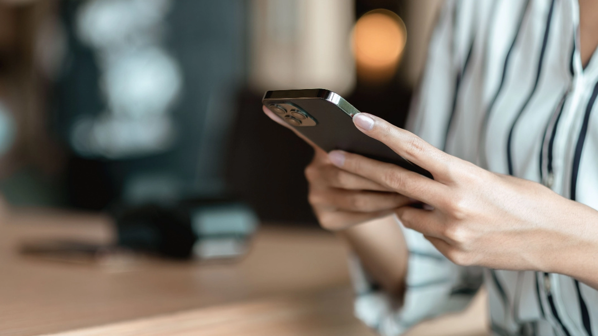 Lad og tøm mobiltelefon batteriet riktig: Slik ødelegger du det ikke