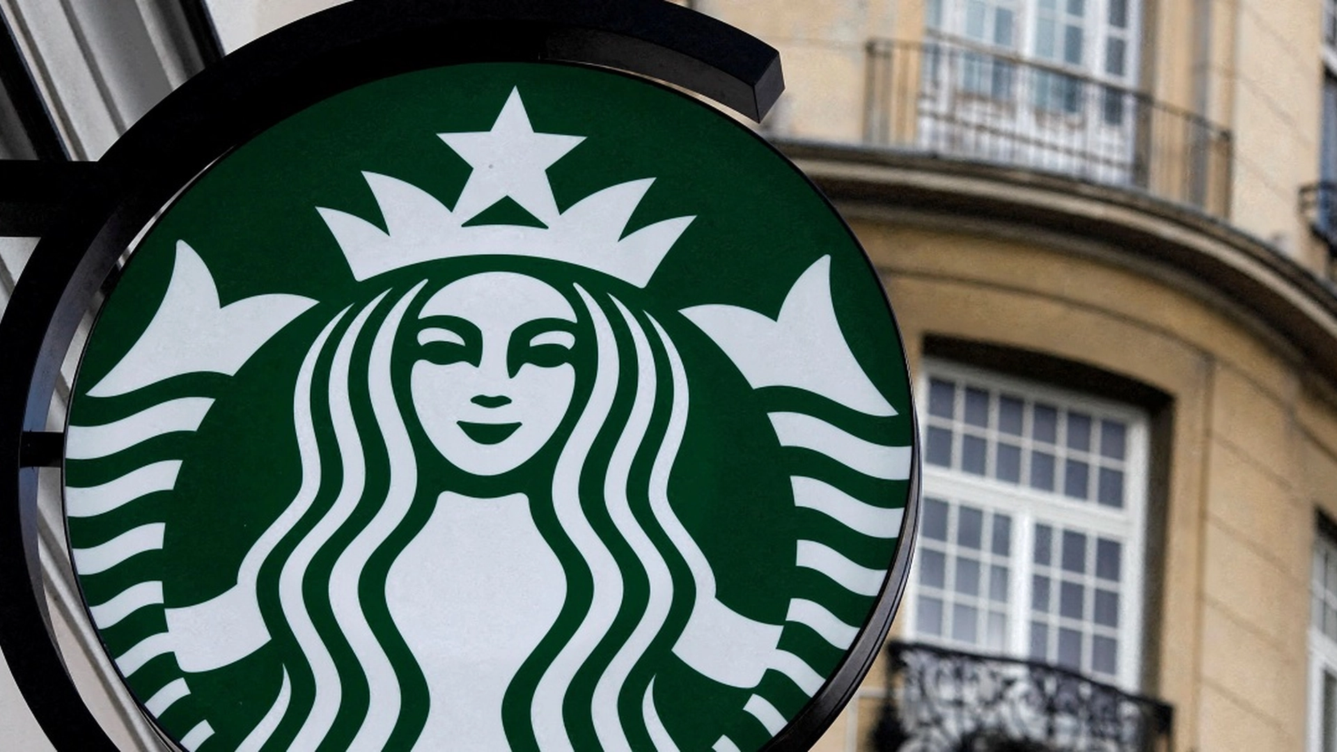 Starbucks i shitstorm: Har tjent inn over 900 millioner på denne praksisen