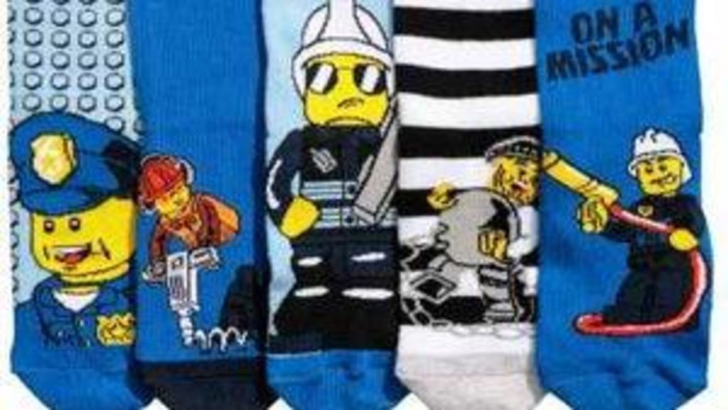 H&M bøyer seg igjen: Fjerner Lego-strømper fordi de ‘ligner på Allah’