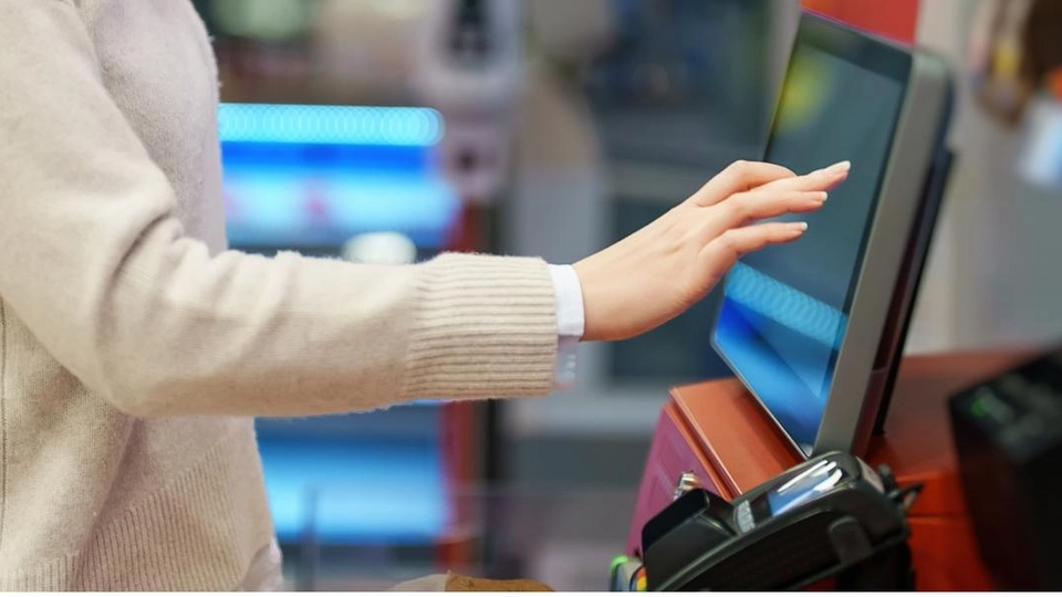 Advokat advarer: Derfor bør du unngå selvbetjente kasser i butikkene