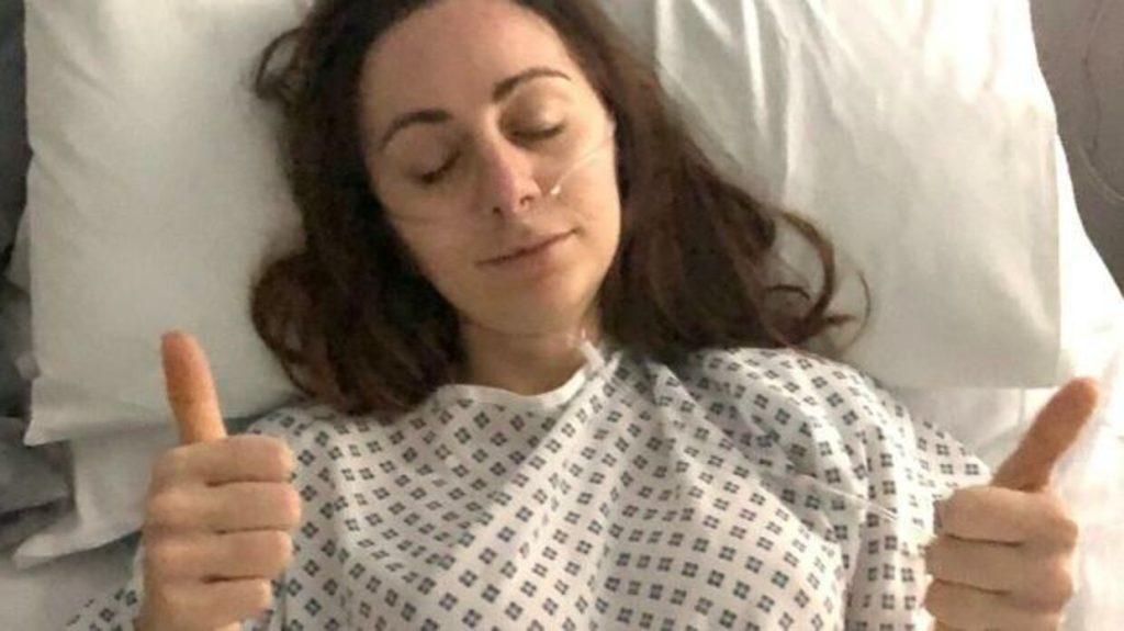 Becca fikk forferdelige nyhet: «Jeg trodde hosten min var et ryggproblem – så fikk jeg to uker igjen å leve»