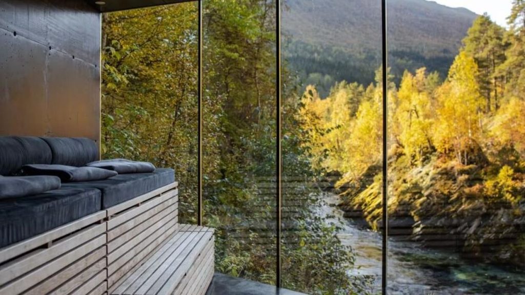 Stormløp mot norsk hotell etter suksessserie