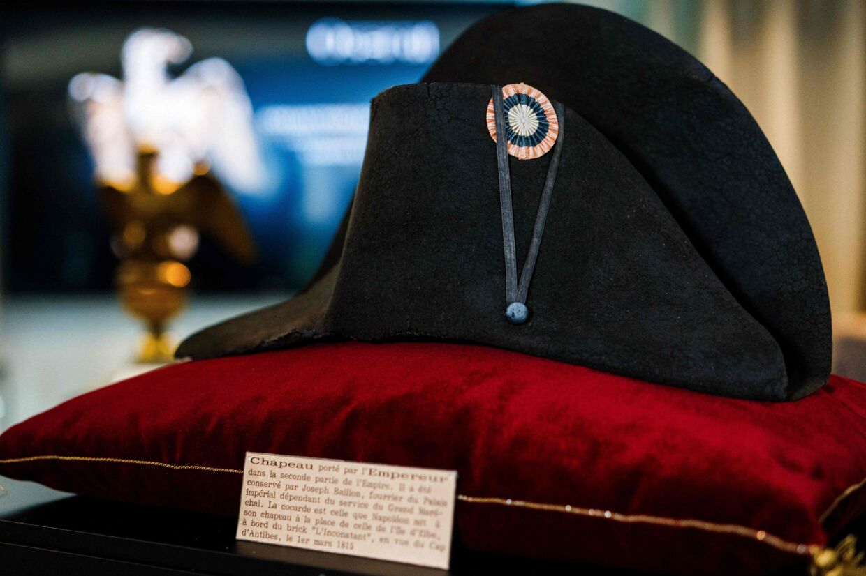 Napoleons hatt laget av beverpels selges for rekordsum