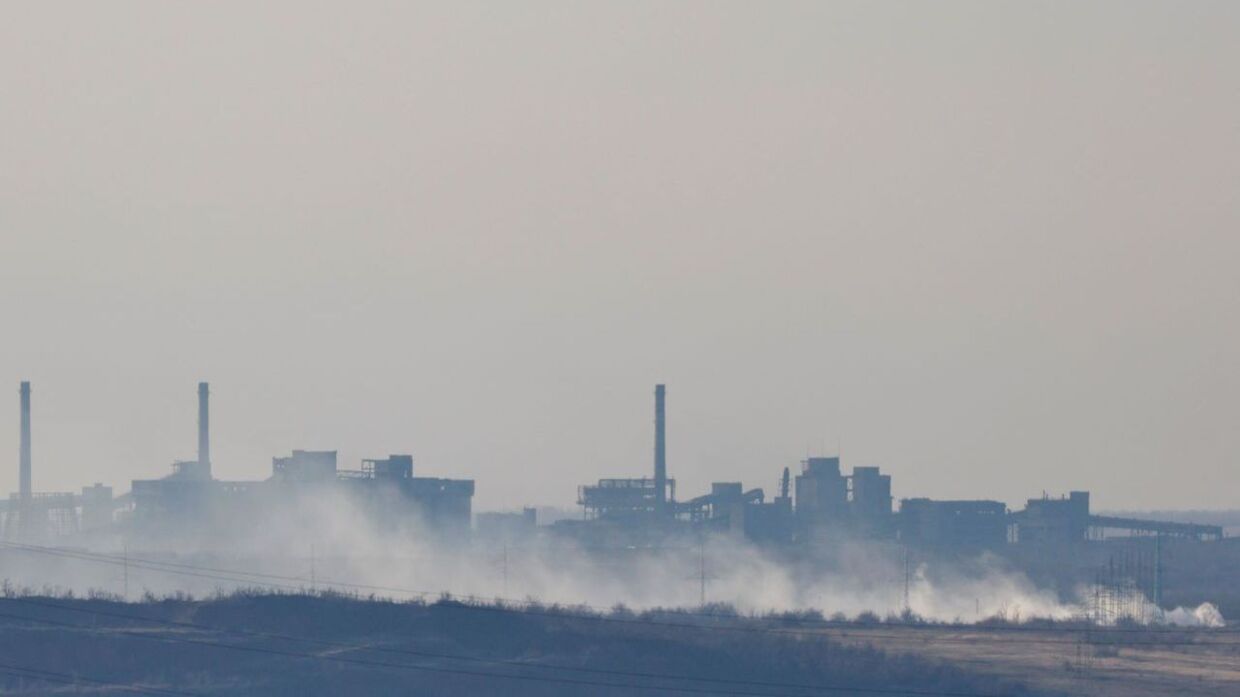 Ukraina trekker seg ut av bombet frontlinjeby