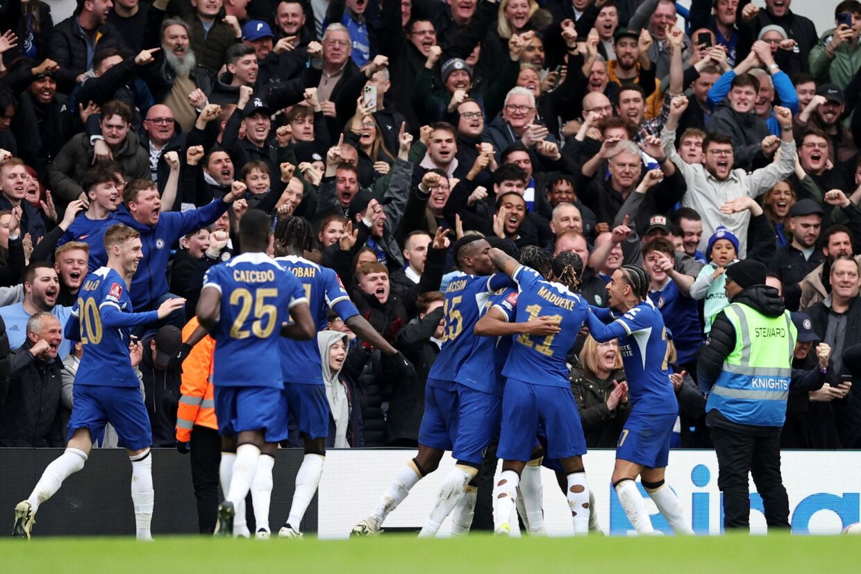 Chelsea er i semifinalen i FA-cupen til tross for Leicesters comeback
