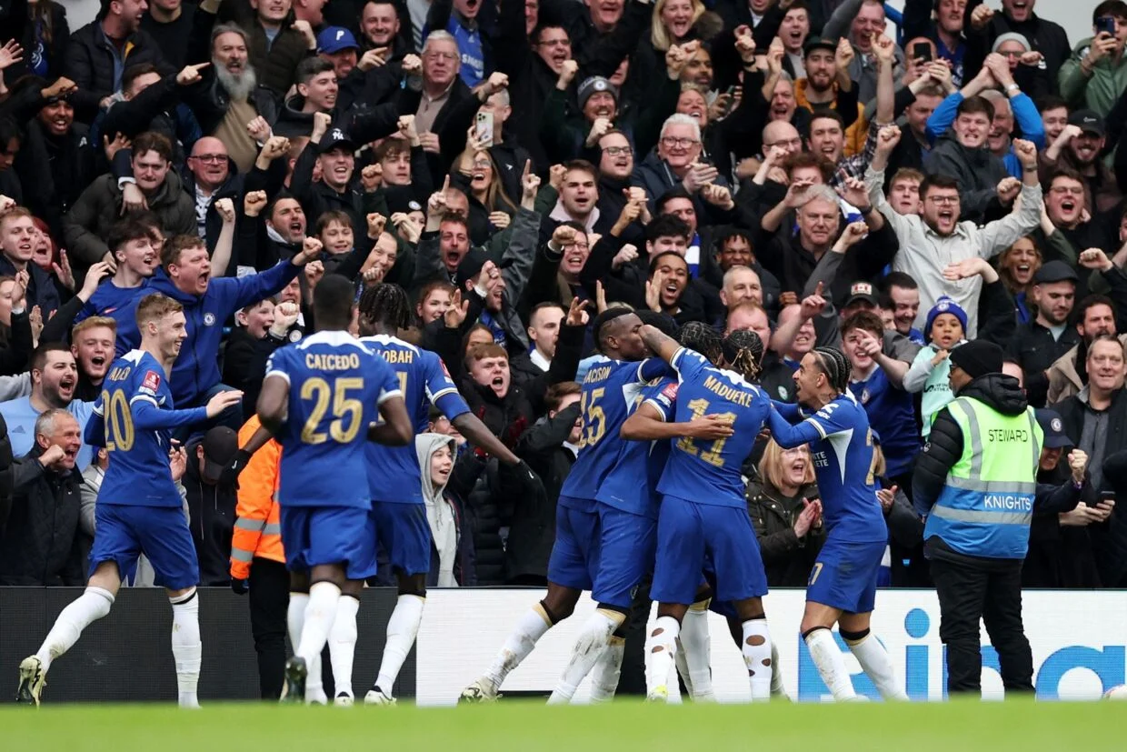 Chelsea er i semifinalen i FA-cupen til tross for Leicesters comeback