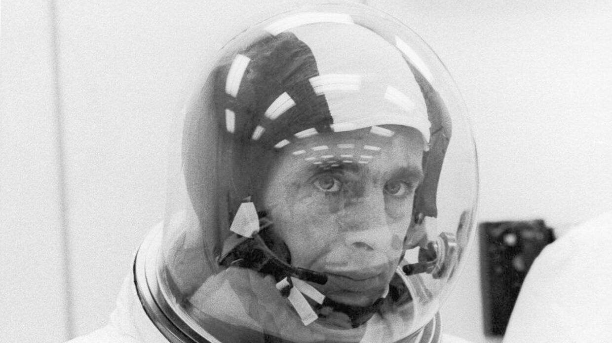 Astronauten bak det legendariske bildet dør i flyulykke