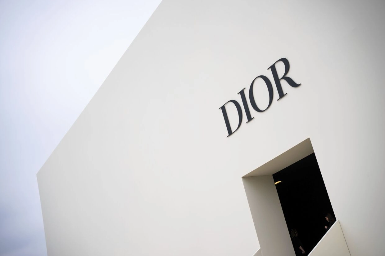 Retten slår ned på Christian Dior for utnyttelse av ansatte