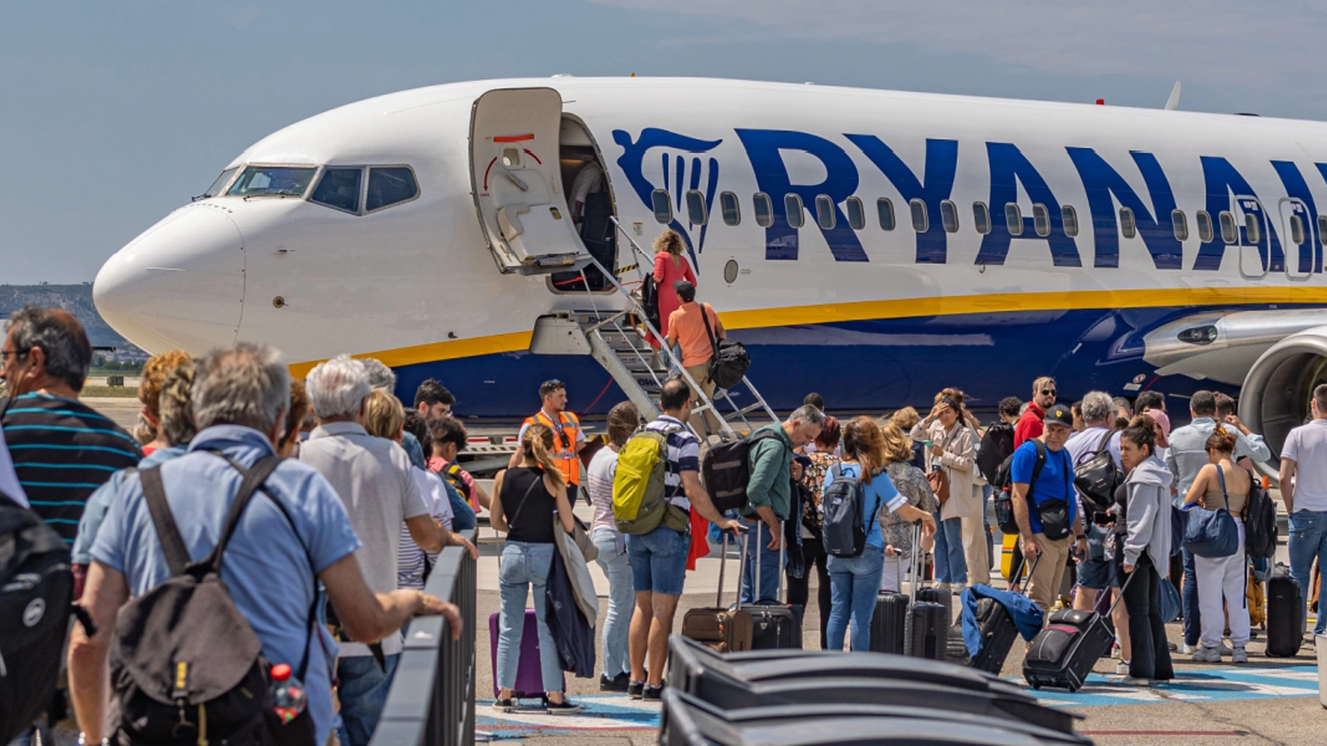 Ulovlig å ta gebyr for håndbagasje: Nå får Ryanair, Easyjet og flere andre selskaper store bøter
