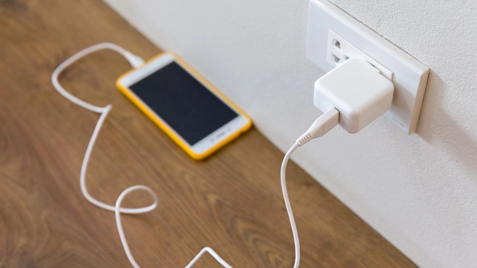 Mange gjør denne feilen når de lader mobiltelefonen sin: Det kan ødelegge den