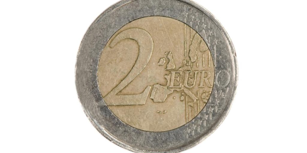 Bilde av 2 euro mynt går viralt: Kan du se hvorfor?