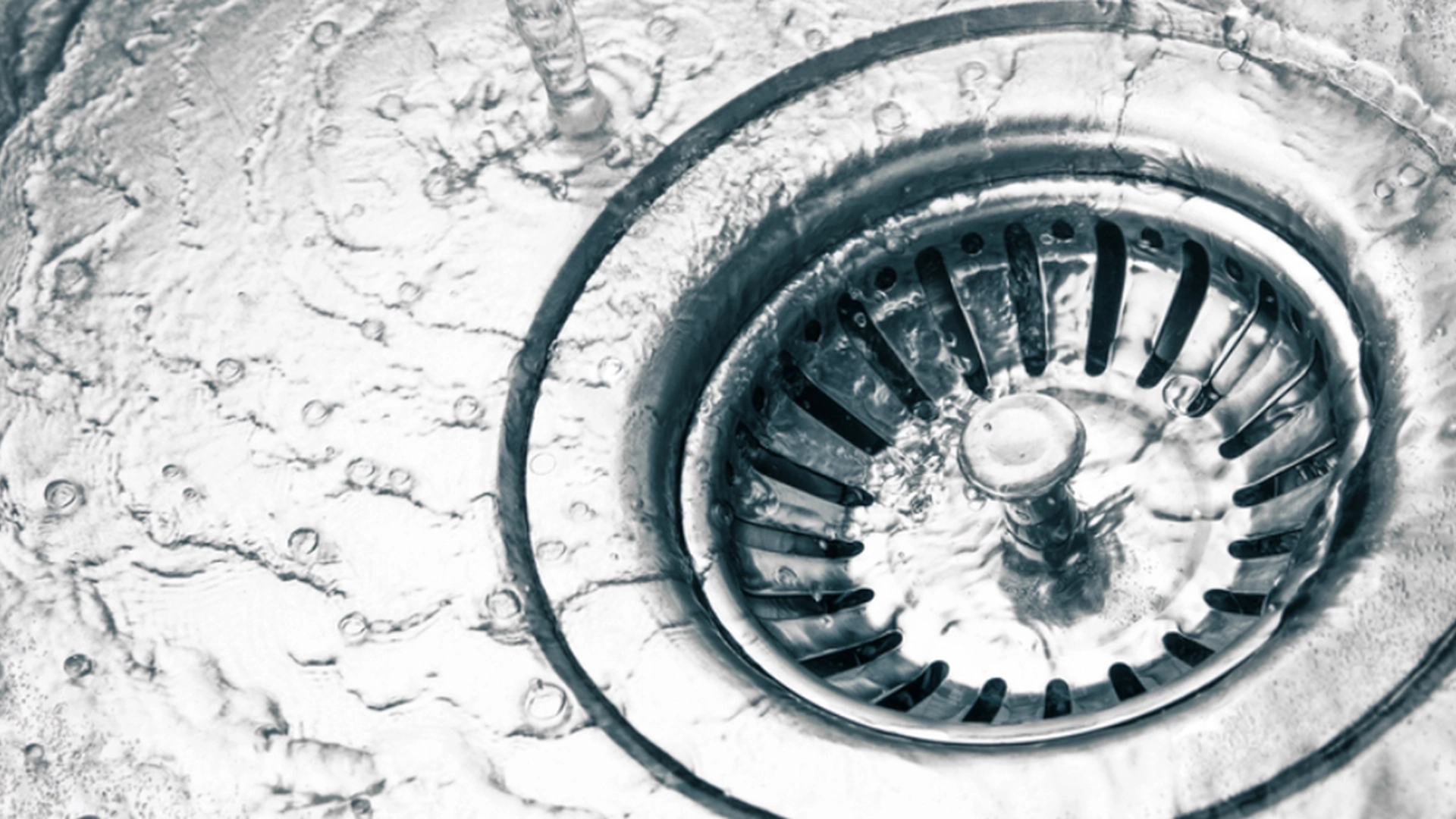 Ekspert advarer: Bruk aldri denne metoden til å rense avløpet ditt