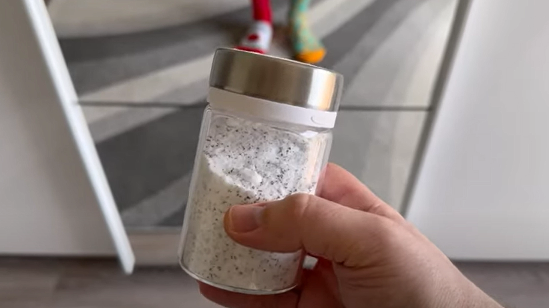 Dryss den hjemmelagde blandingen over teppet ditt: Det som skjer om natten vil forbløffe deg