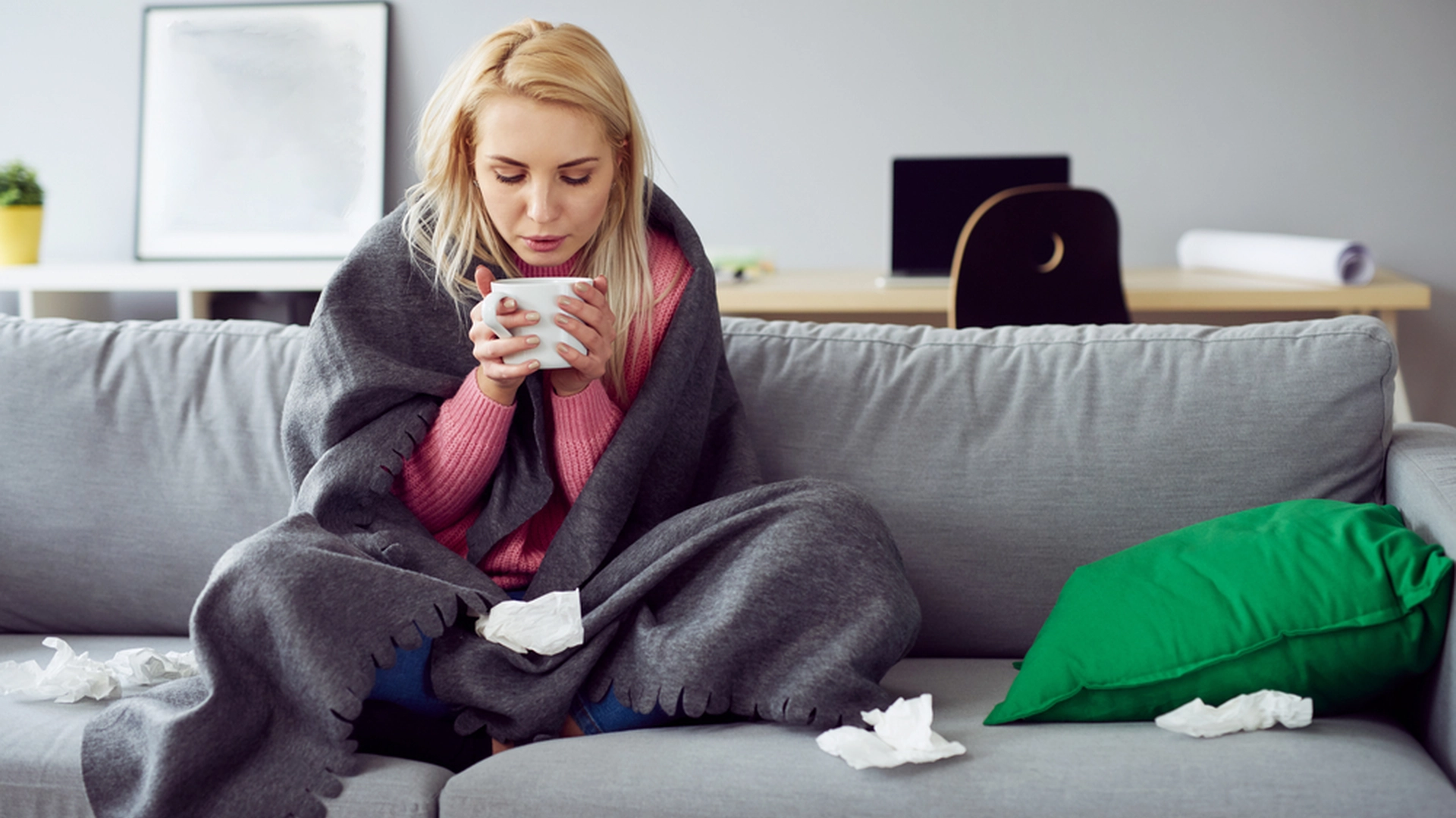 Farmasøyt deler enkel oppskrift på forkjølelse og hoste: Krever kun varmt vann og 2 ingredienser