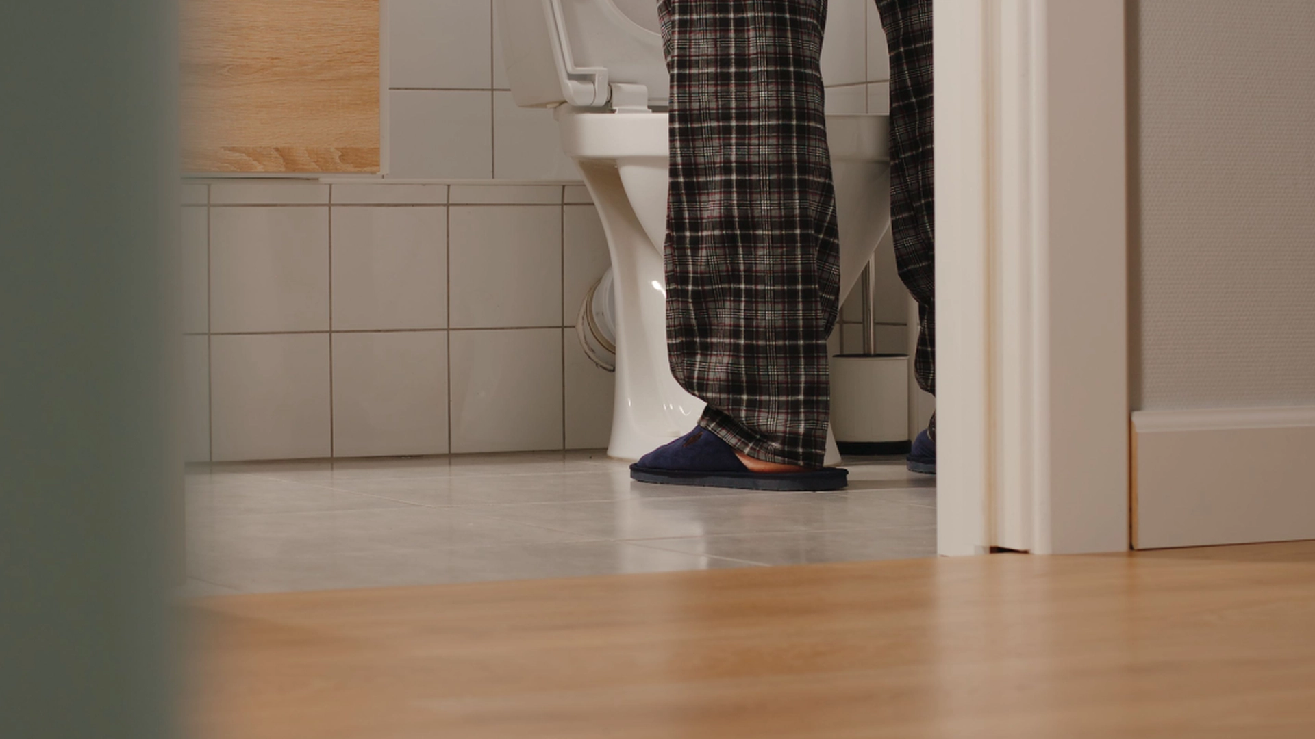 Må du på do om natten? Legen forklarer hvorfor og hvordan du kan forhindre det