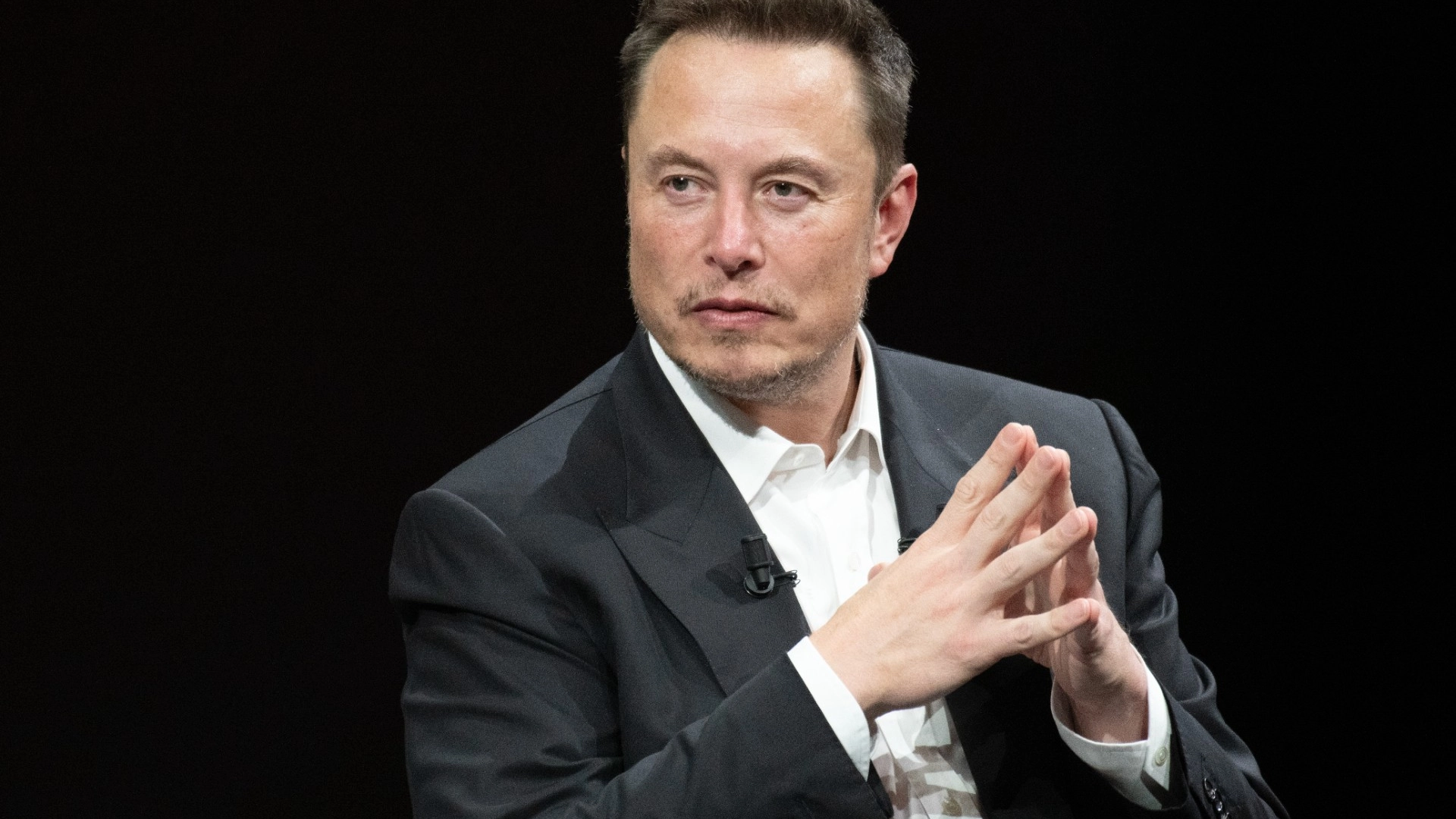 Han ble verdens første person med Elon Musks hjernebrikke: Slik har han det i dag