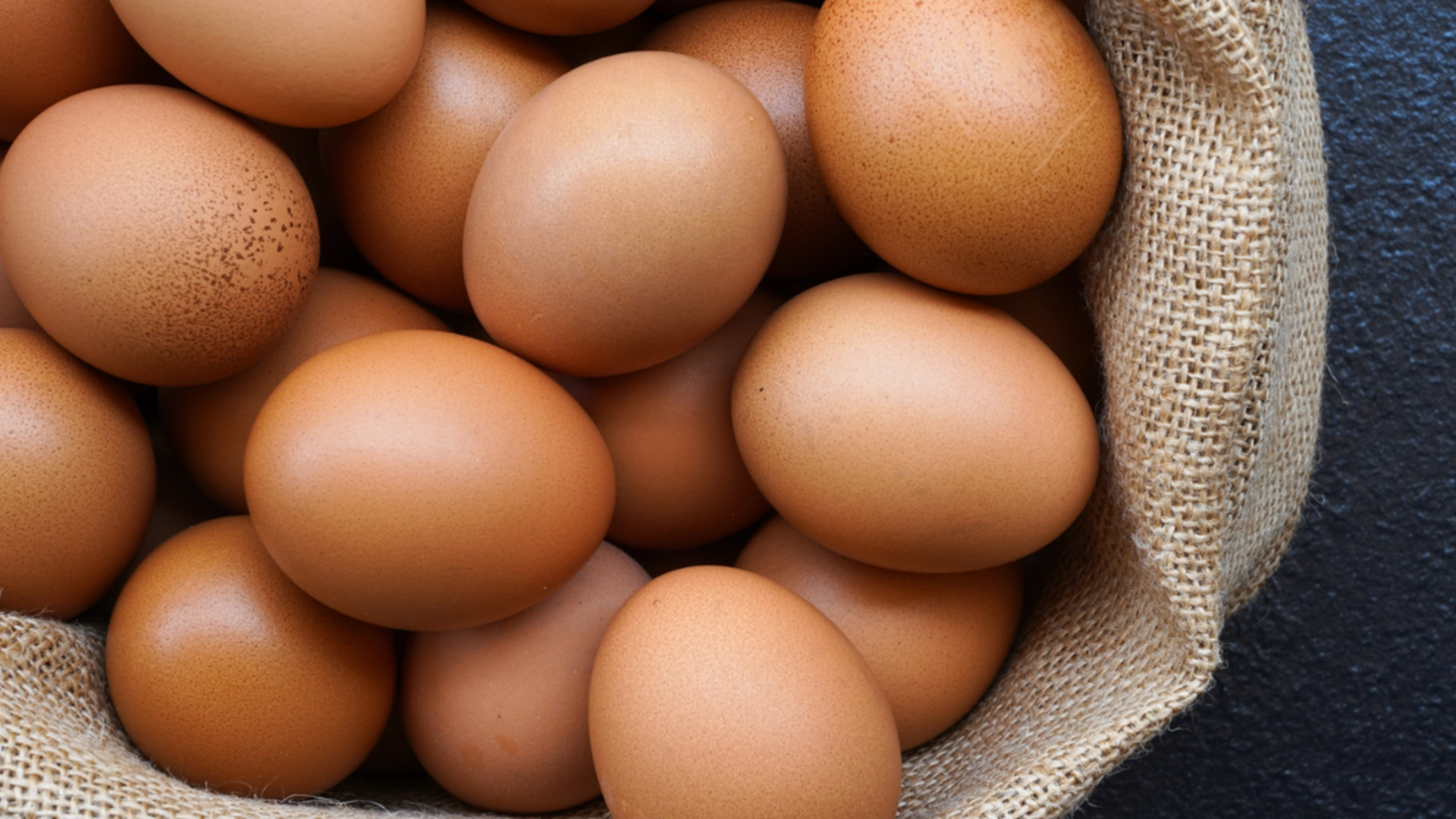 Slik skreller du egg uten problemer: Bare tilsett olje