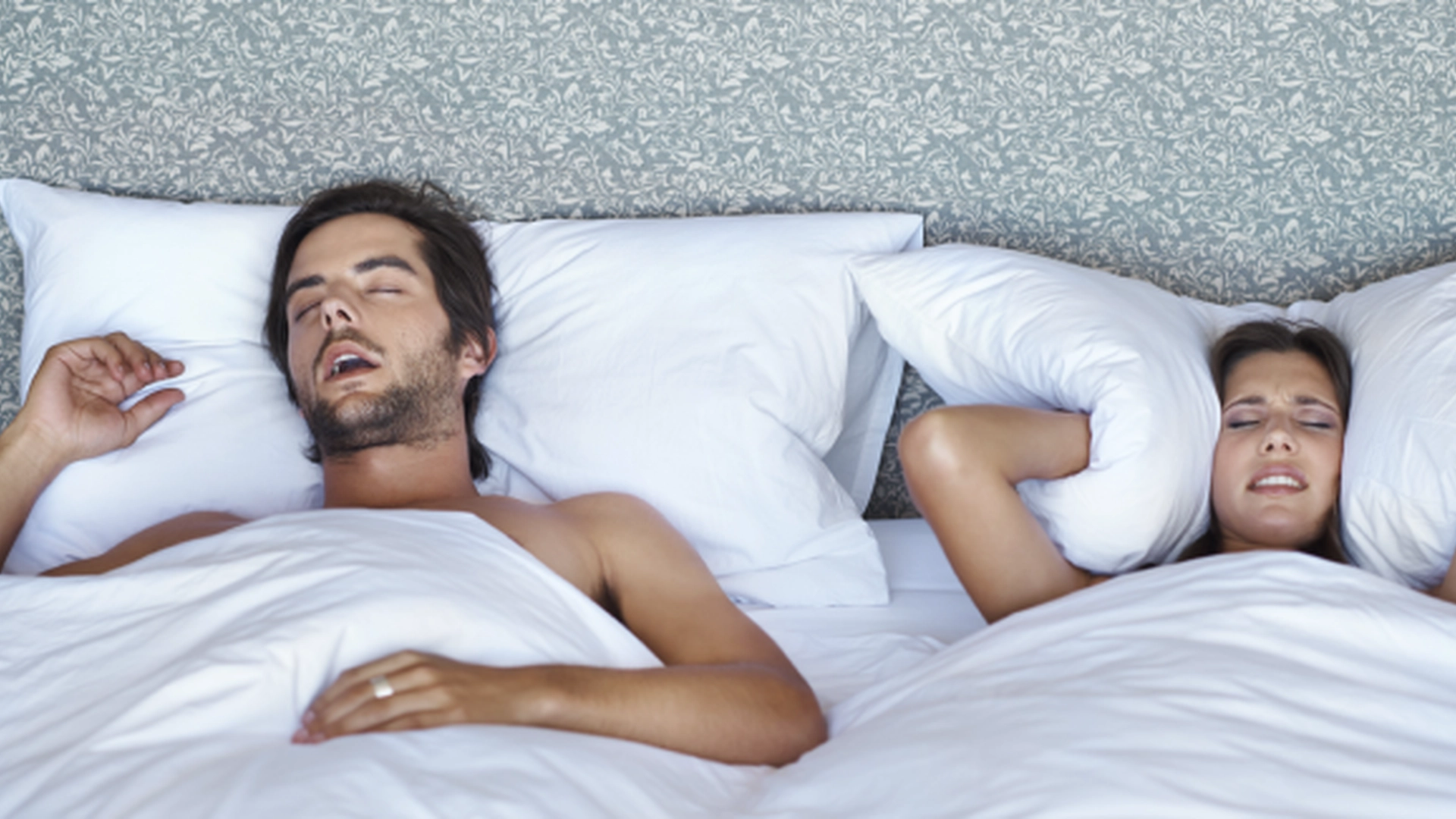 Slutt med å lage lyd i søvne: 8 tips for å stoppe snorking