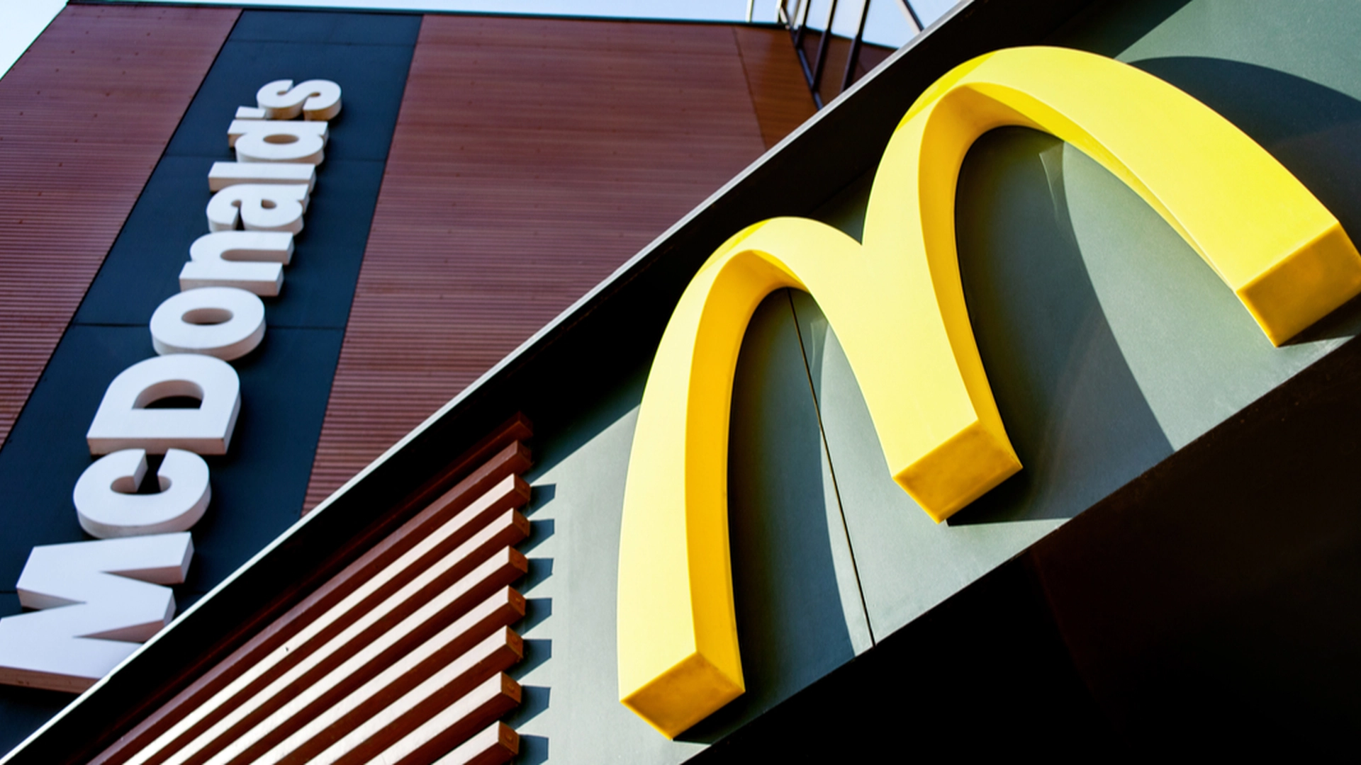 McDonalds-ansatt avslører skummel sannhet: Her er hva McDonalds ikke vil at du skal vite