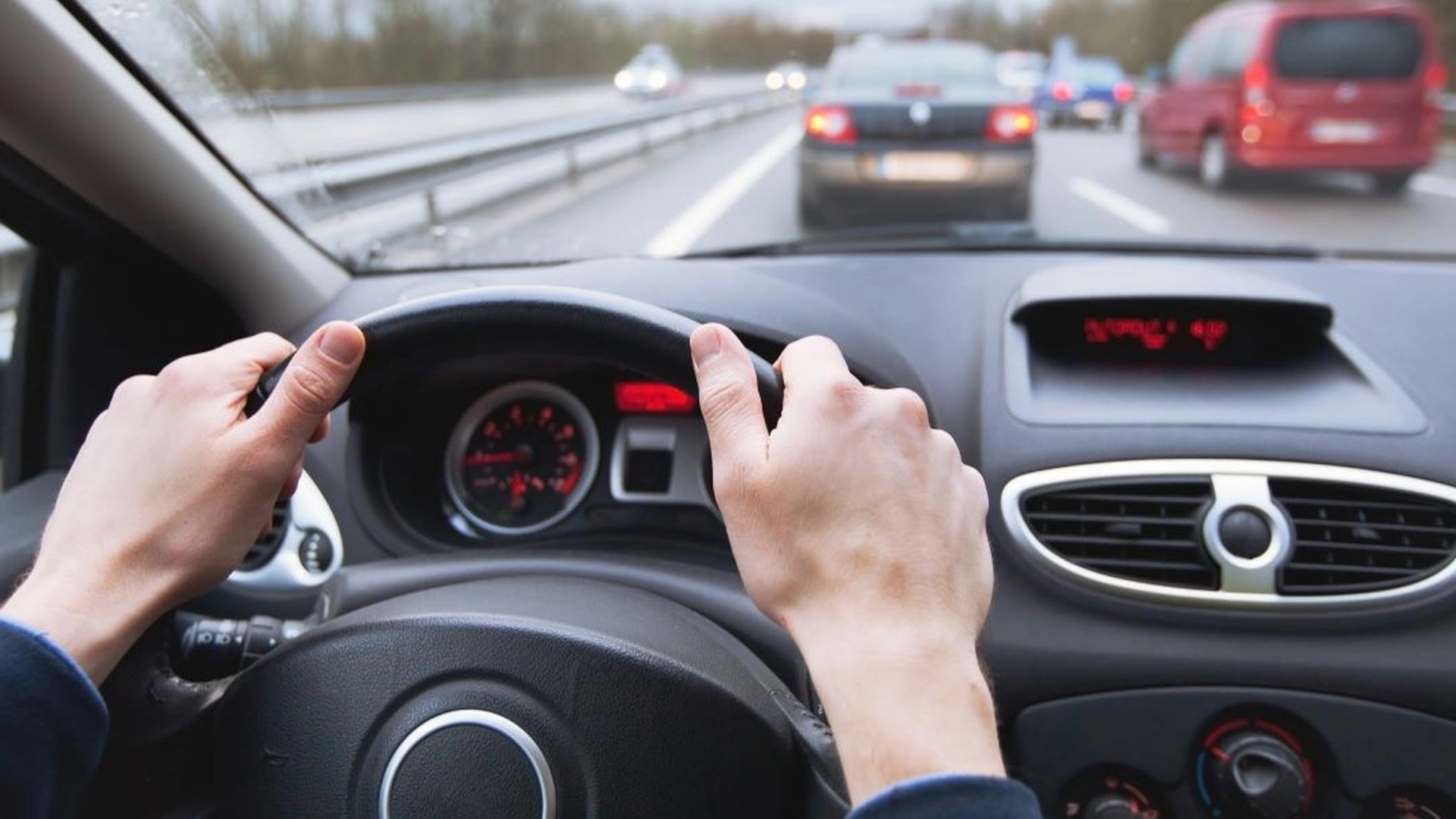 Her er hva dette symbolet i bilen faktisk betyr