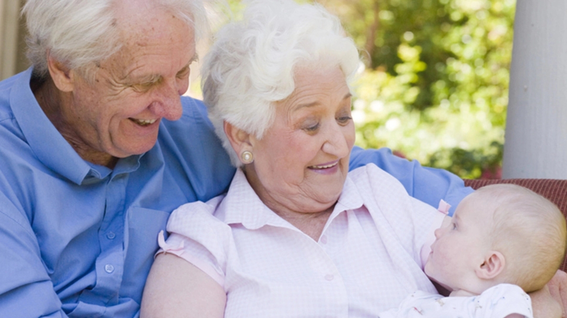 Bestemor krever betaling for å passe barnebarn: «Betaling per time og en bot for sen henting»