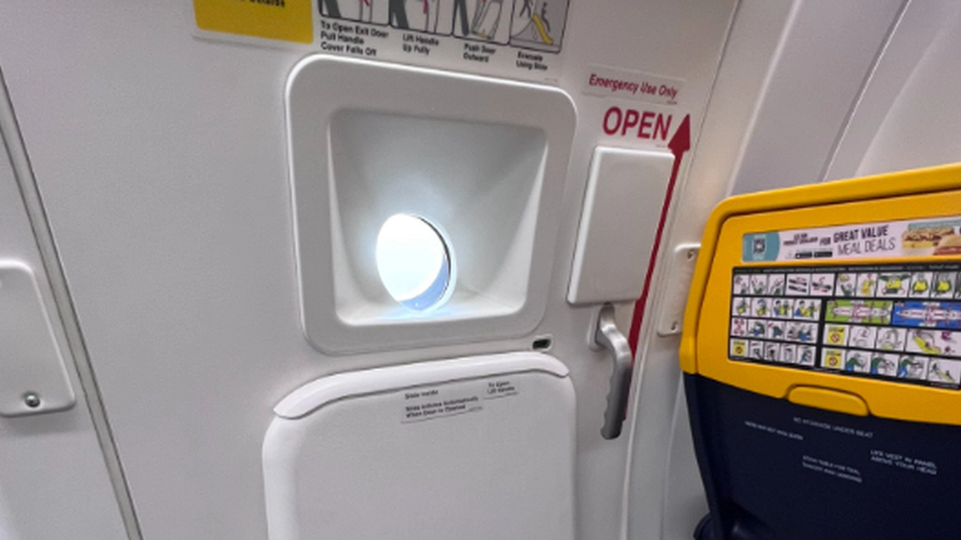 Marta bestilte et vindussete på et Ryanair-fly og fikk dette setet: Nå kommer Ryanair med et slappt svar