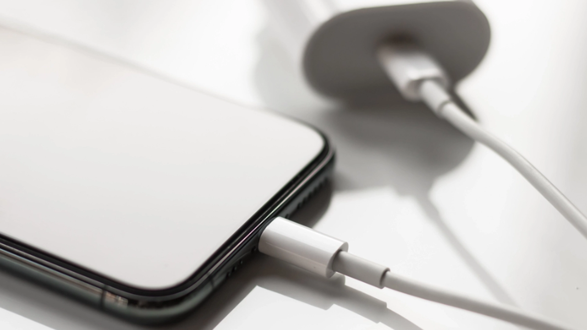 Denne lademetoden ødelegger batteriet på mobilen