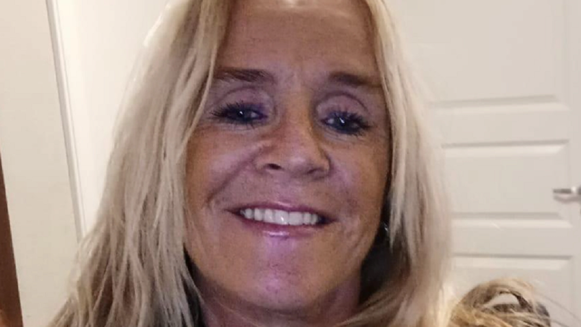Tove mistet sin gudfar for over 10 år siden – men så ser hun et Facebook-innlegg som gir henne frysninger