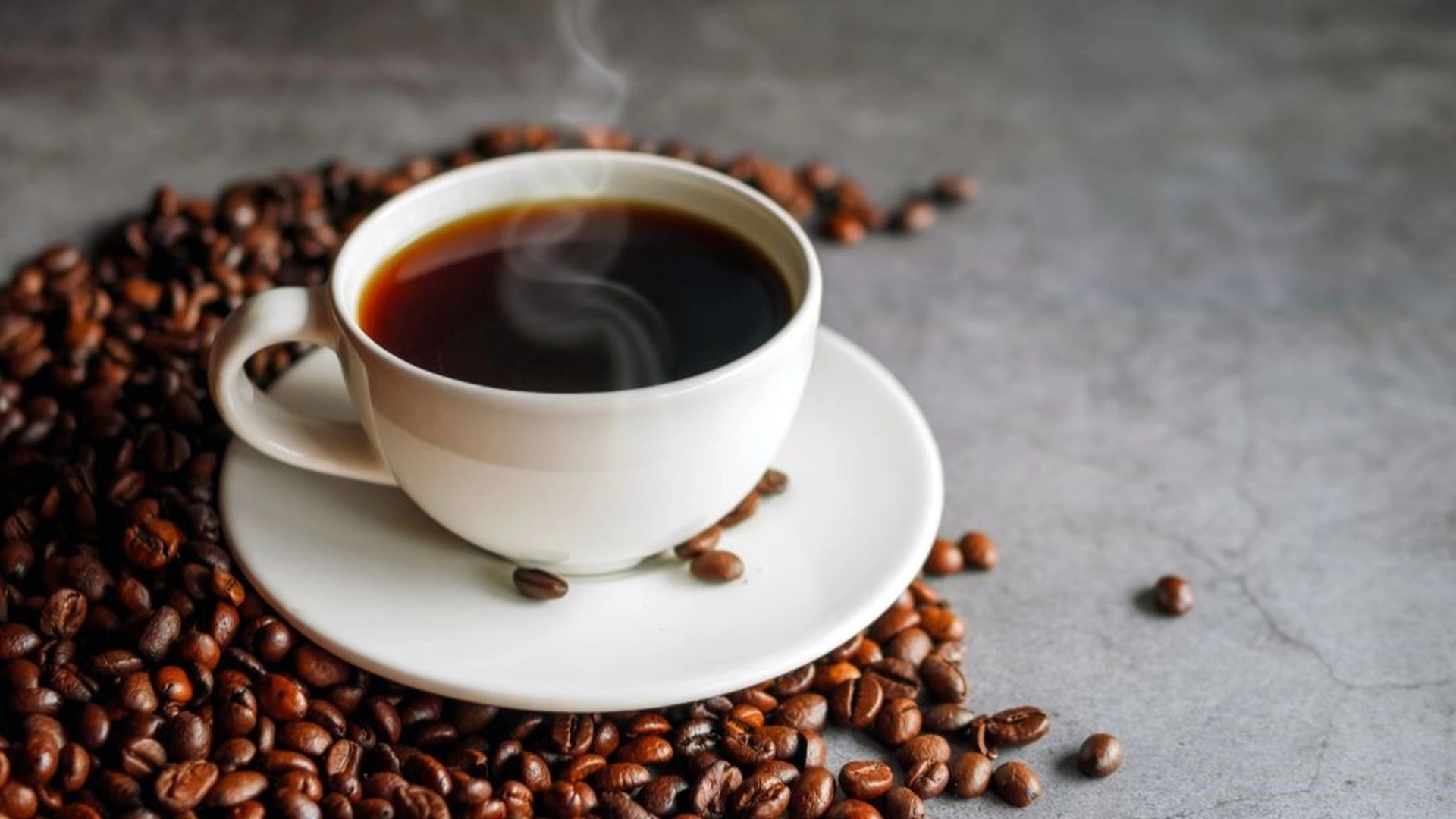 Drakk du mer enn tre kopper kaffe på morgenen? Dette skjer i magen din