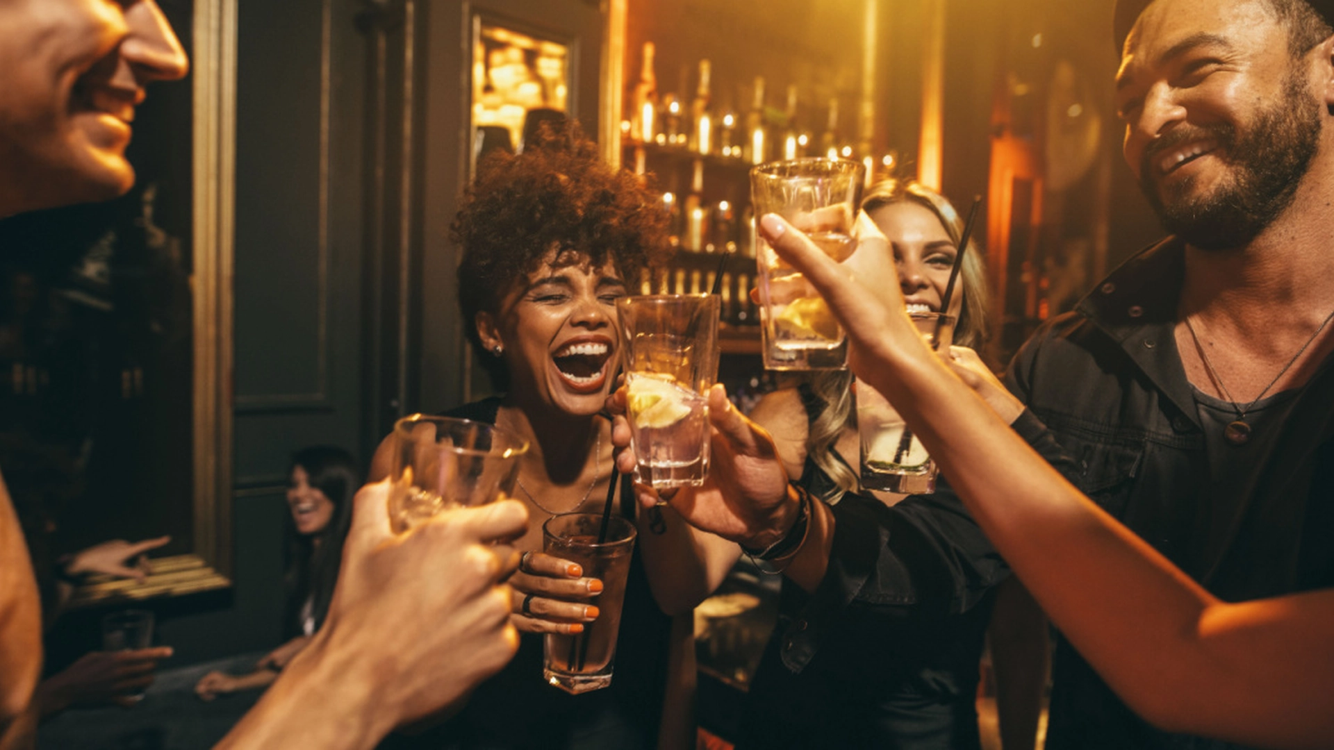 5 morsomme drikkeleker til nyttårsfesten eller juleselskap