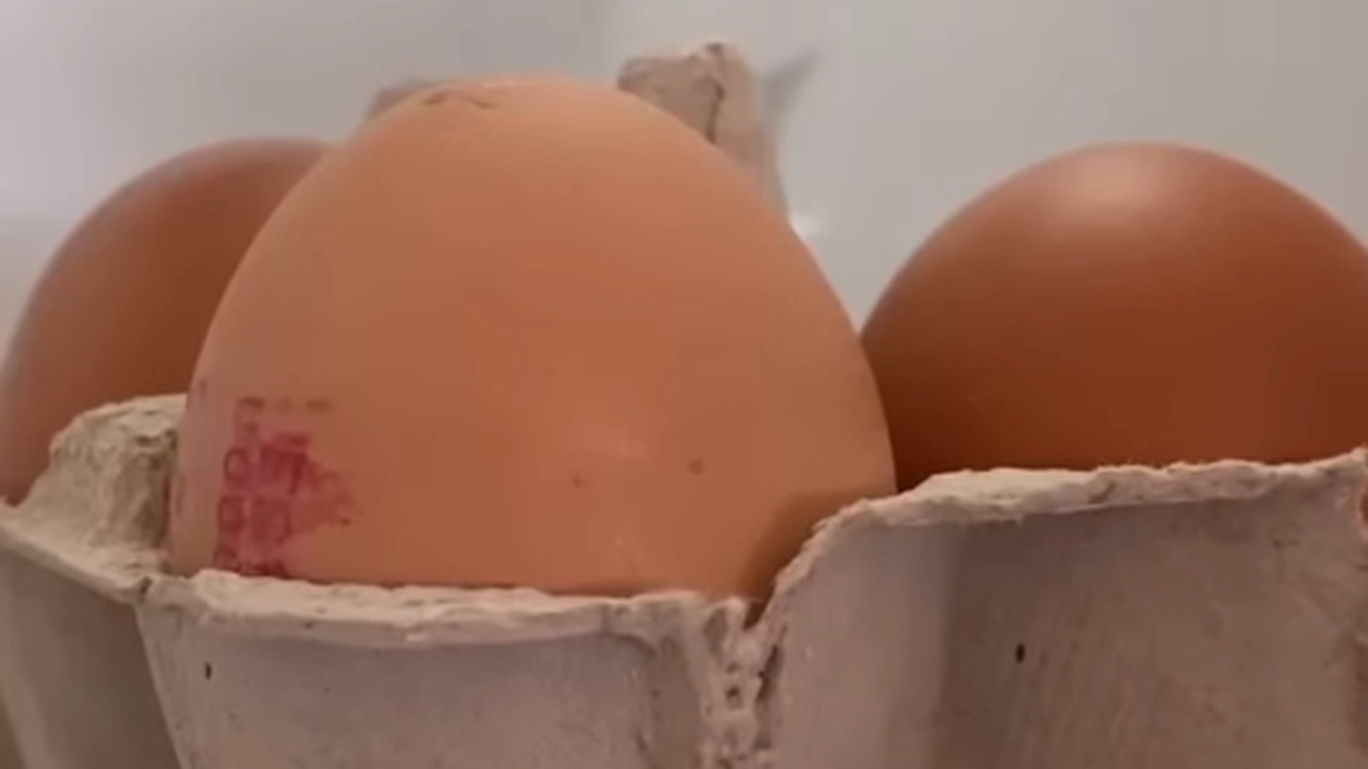 Hverken en uke eller en måned: Så lenge holder egg seg i kjøleskapet
