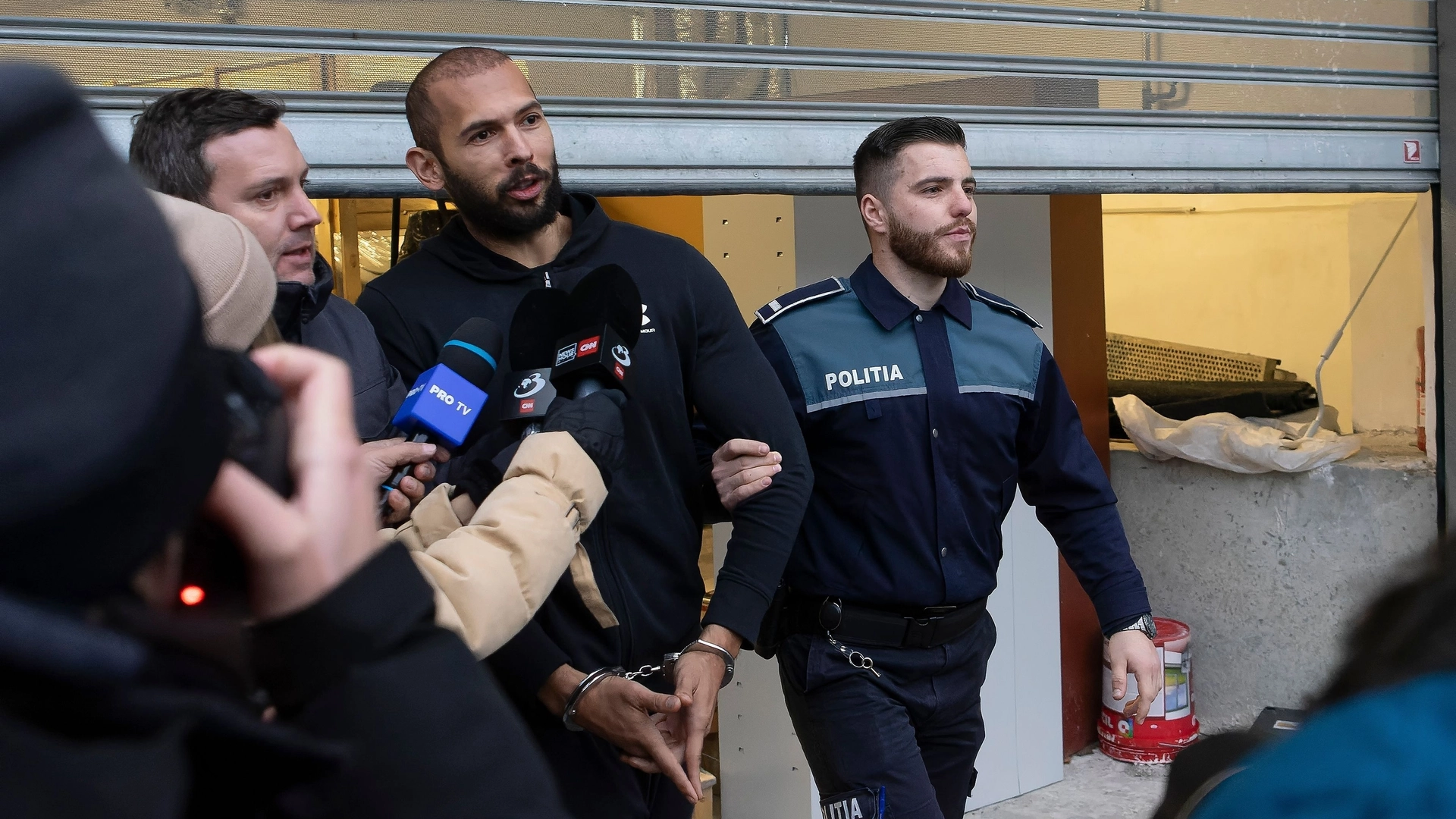 Influenser siktet for voldtekt og menneskehandel