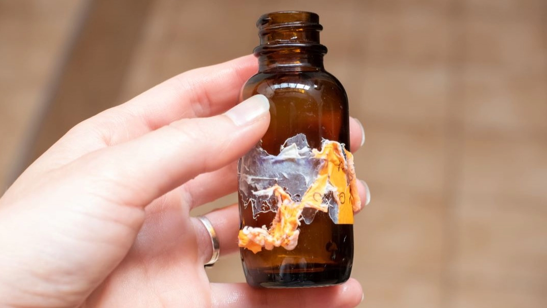 Fjern gjenstridige klistremerker med denne enkle metoden