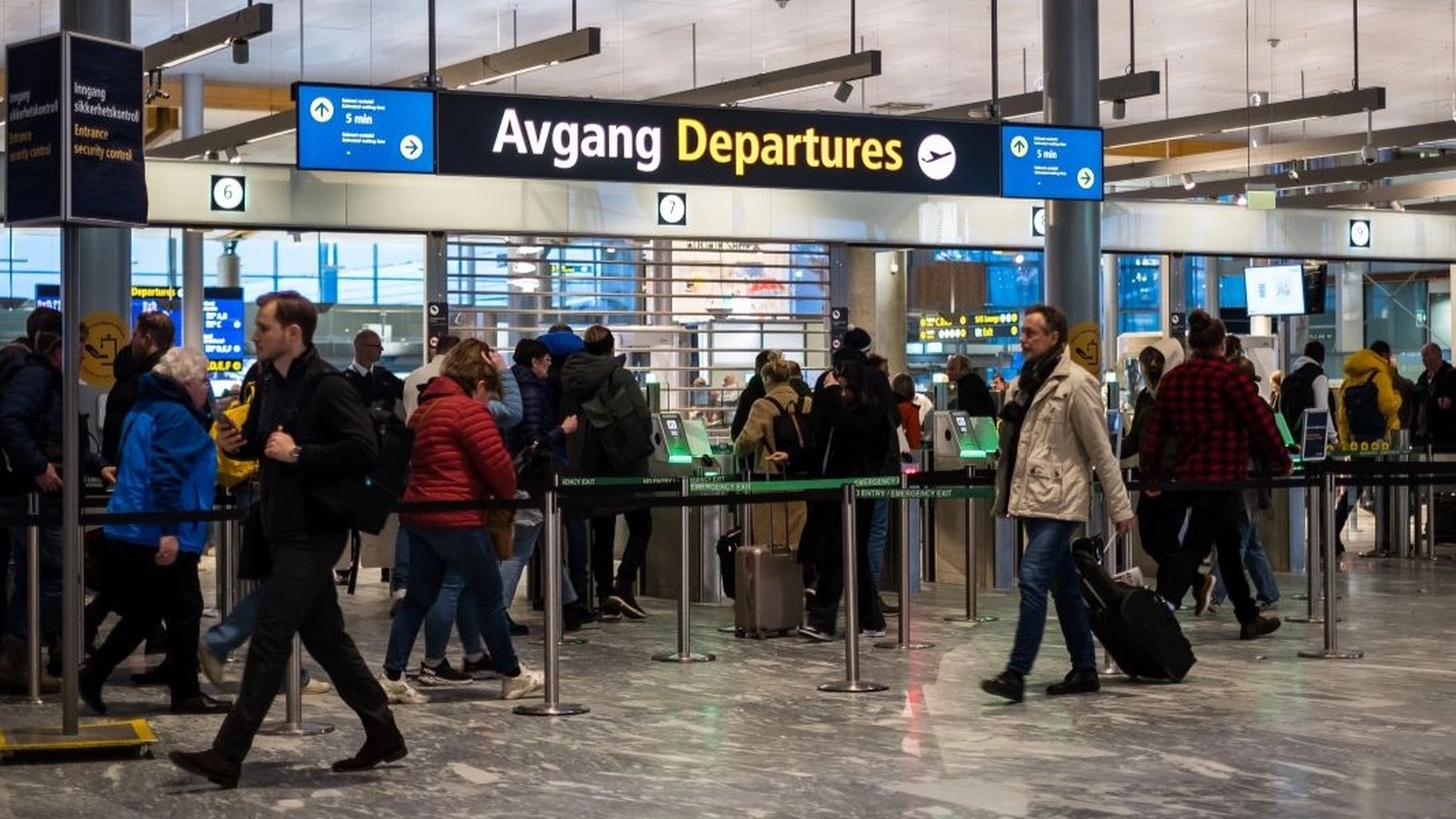 Reiseekspert deler: Den eneste tingen du aldri bør ha på et fly