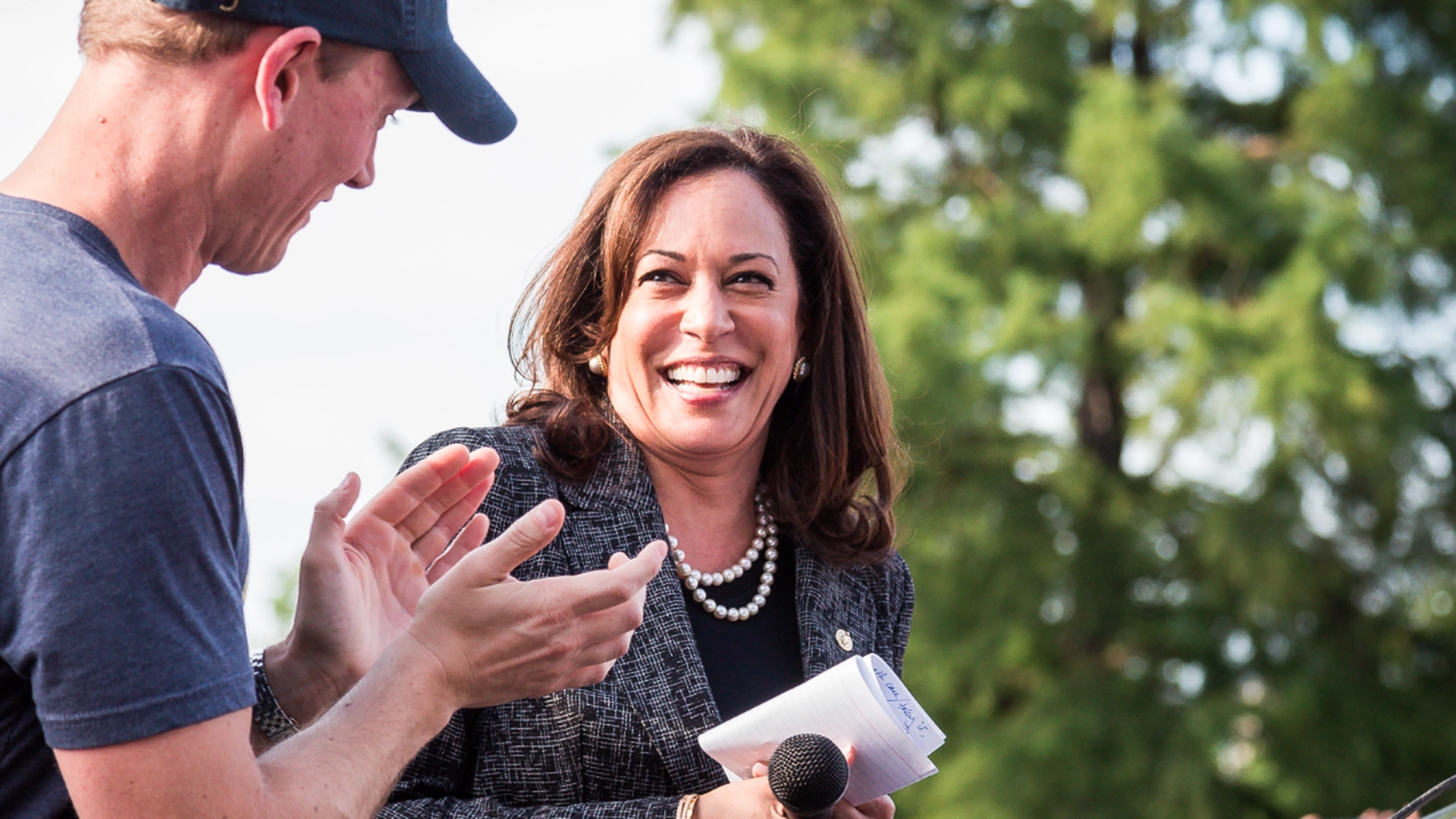Harris passerer Trump blant forstadsvelgere – ny meningsmåling viser avgjørende endring