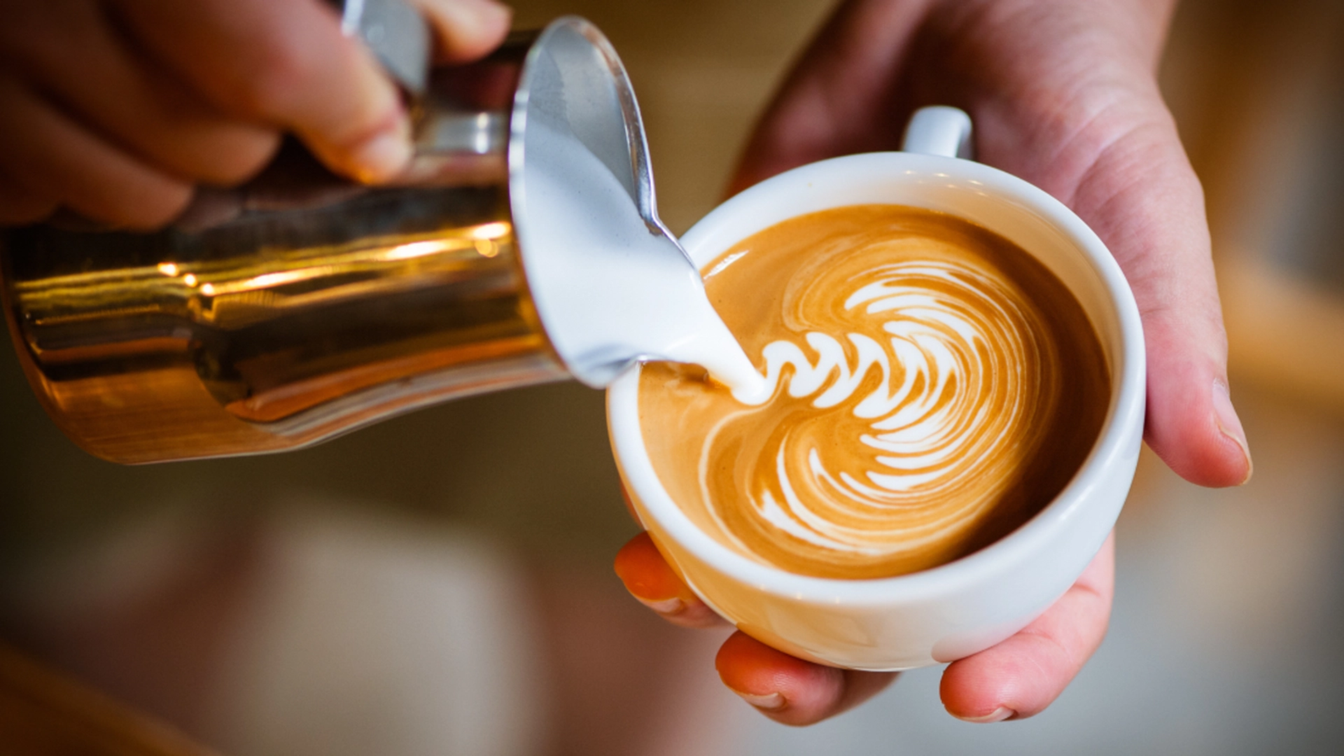 Hva skjer med kroppen din hvis du drikker kaffe latte hver dag?