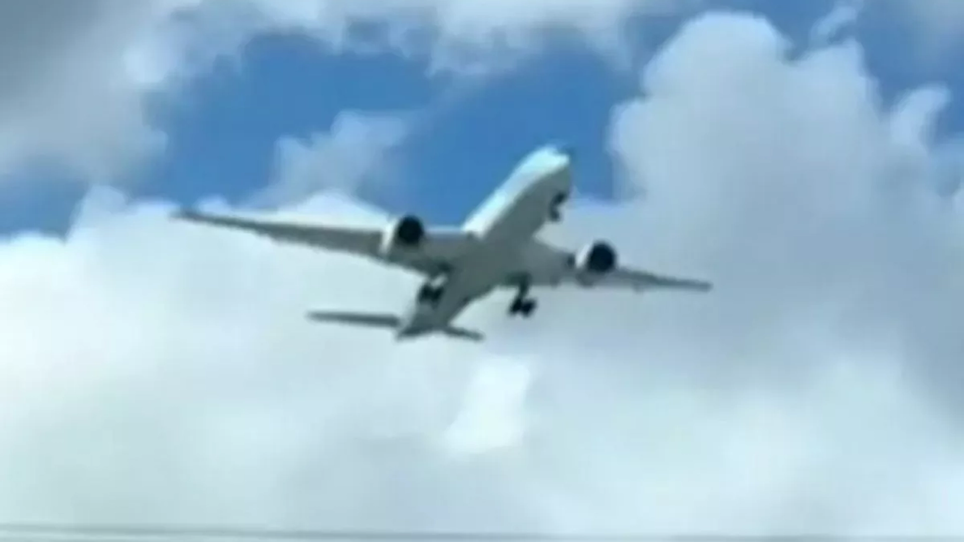 Mystisk video skaper oppsikt: Flyet henger helt stille mens det er i luften