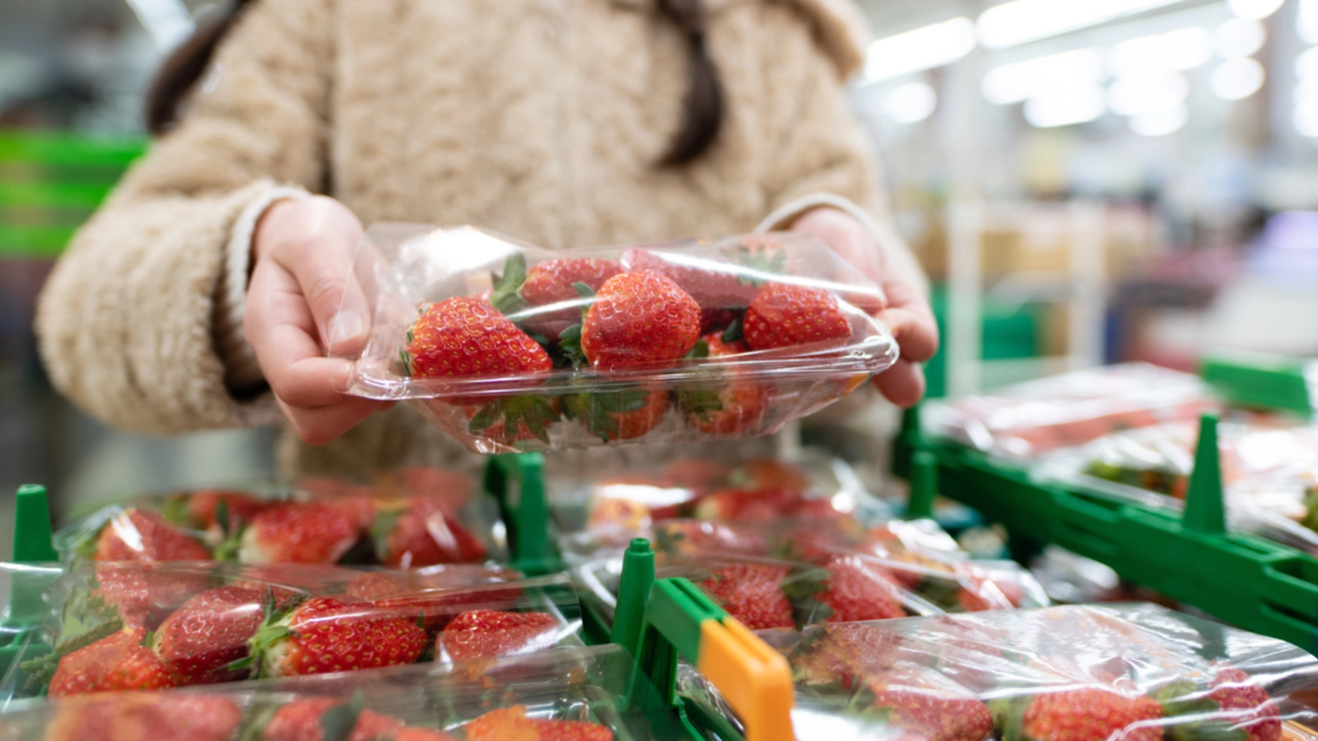 Frukt i emballasje: Dette enkle trikset kan avgjøre om de er ferske