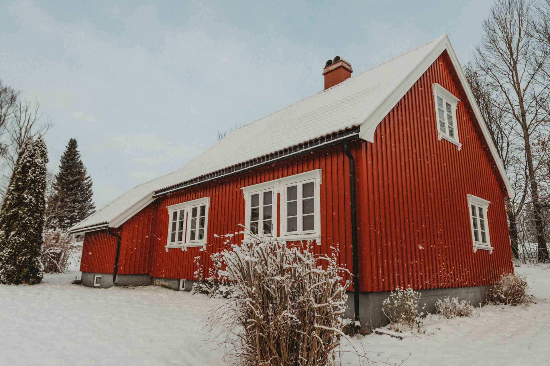 Tips for å gi hjemmet ditt en ansiktsløftning med nye dører og vinduer