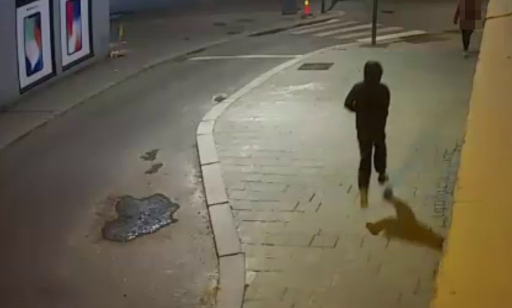 Politiet ber om tips etter person skjøt fler enn 20 skudd med AK-47 mot restaurant i Oslo