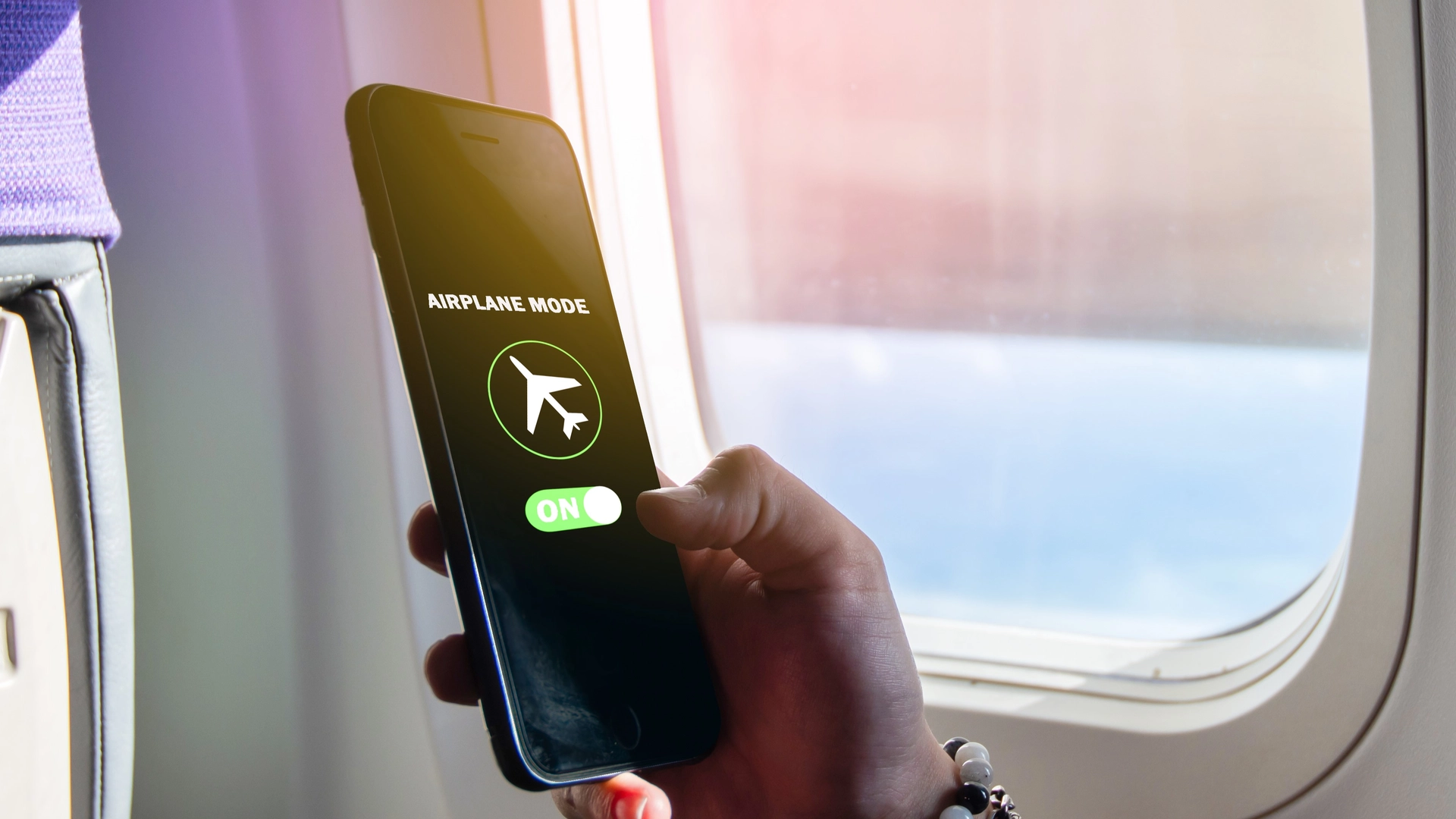 Nei, du kan ikke ta kontroll over flyet: Dette skjer hvis du ikke setter telefonen i flymodus