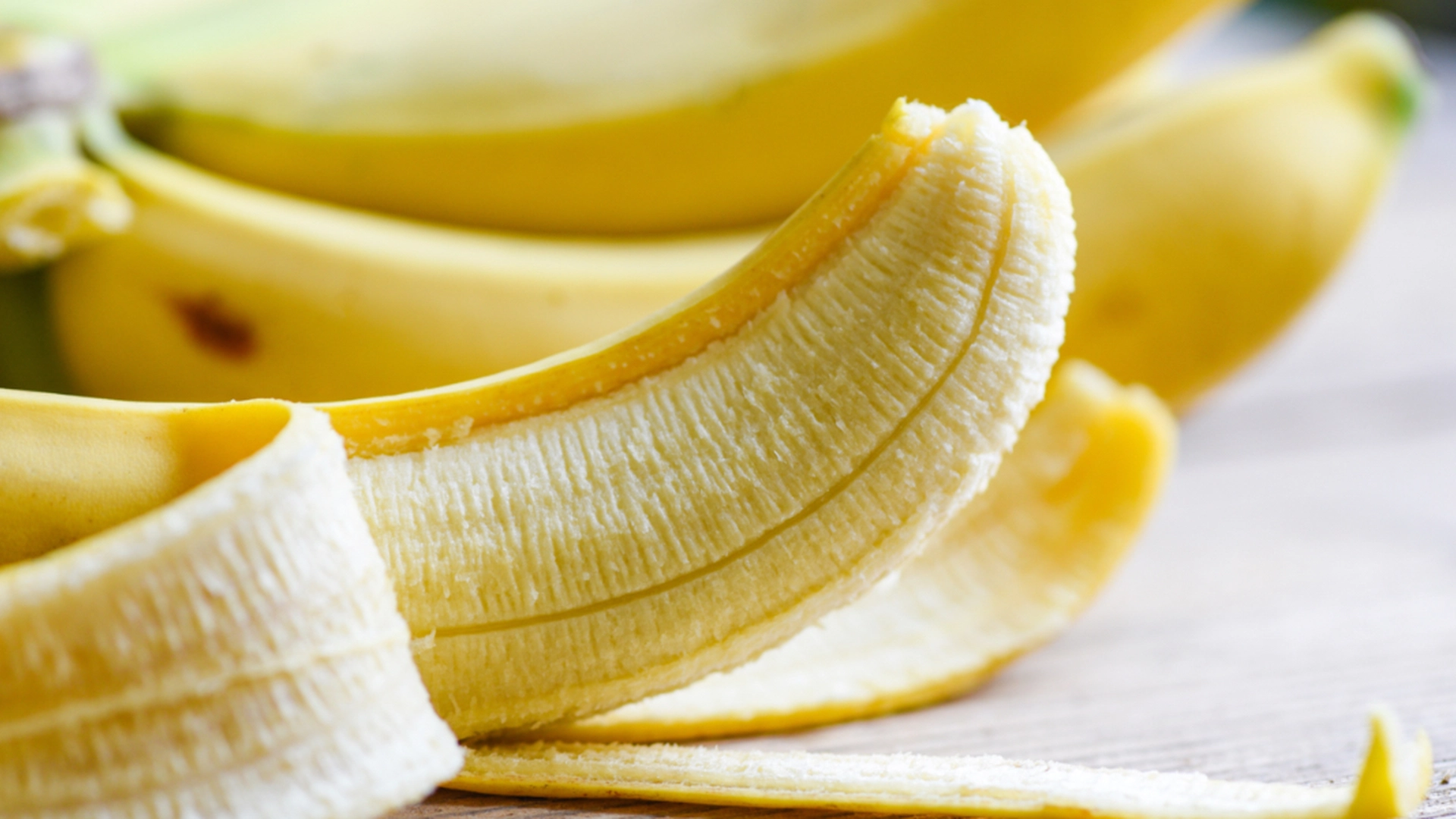Dette er hva vitenskapen sier om å spise en banan til frokost
