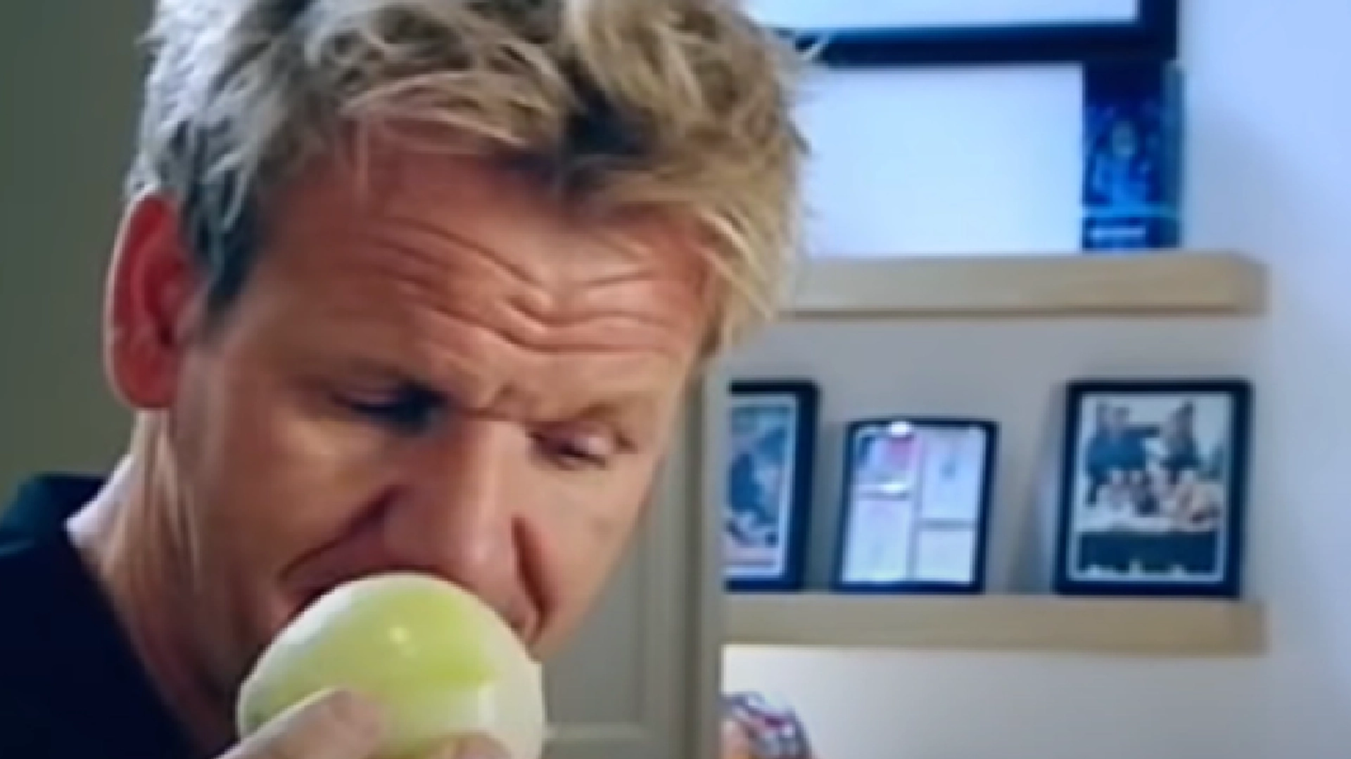 Gordon Ramsay avslører det geniale kjøkkentrikset: Hvordan hakke løk uten å gråte